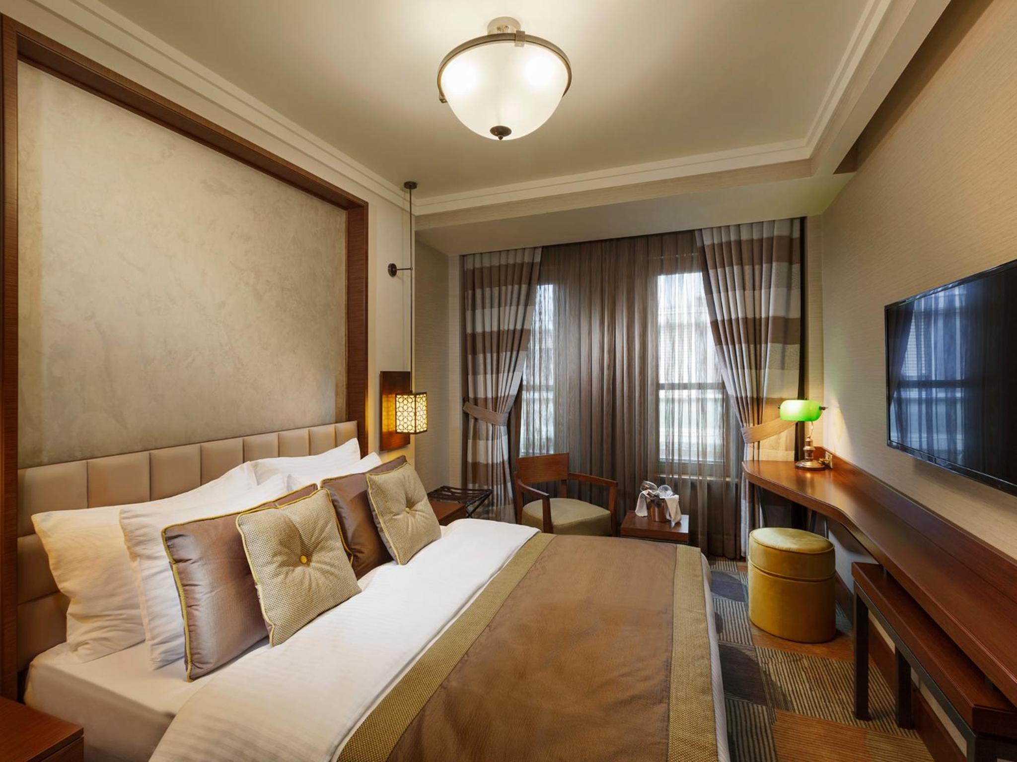 Manesol Boutique Galata - Image 8