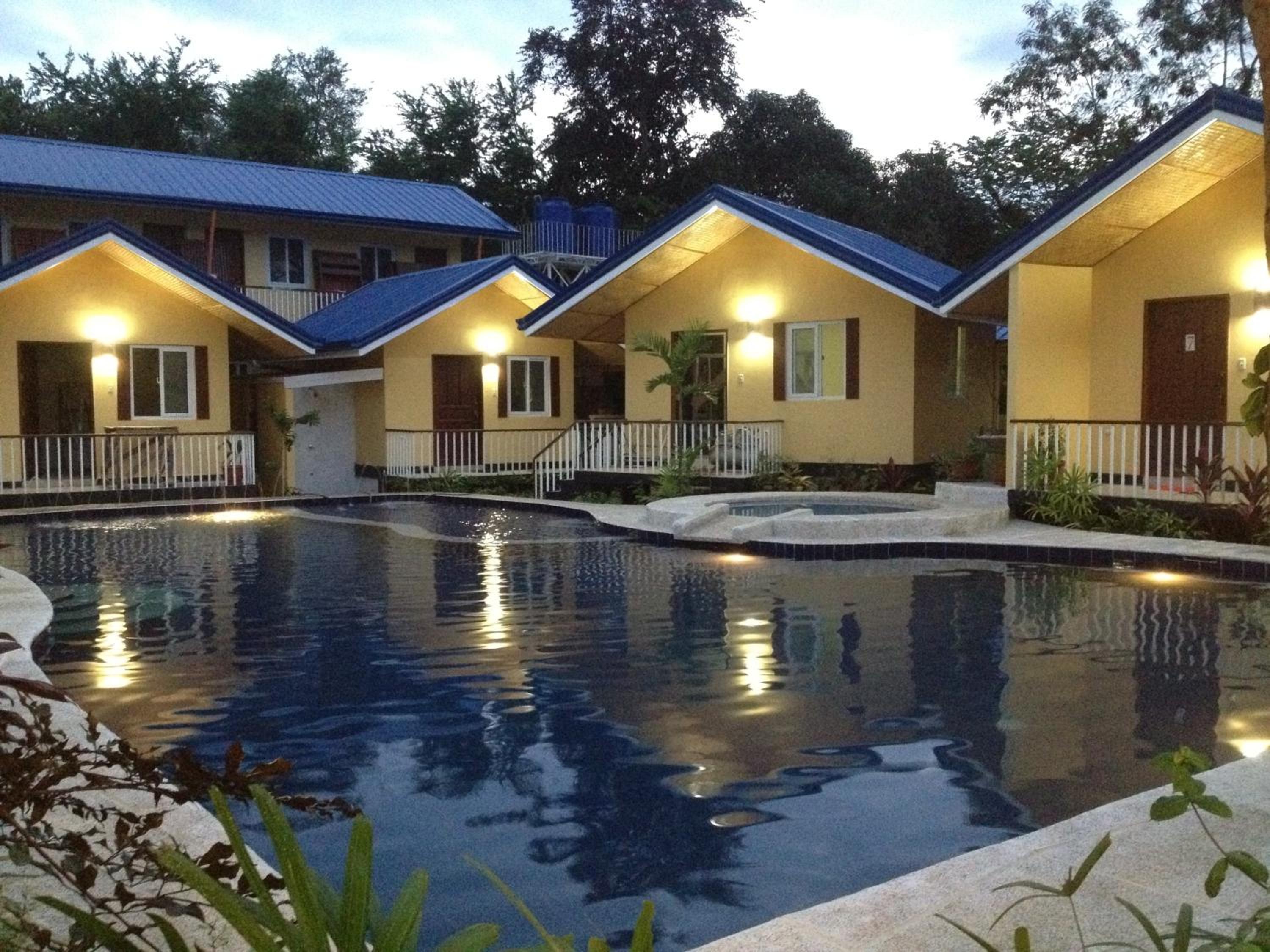 Blue Lagoon Inn & Suites