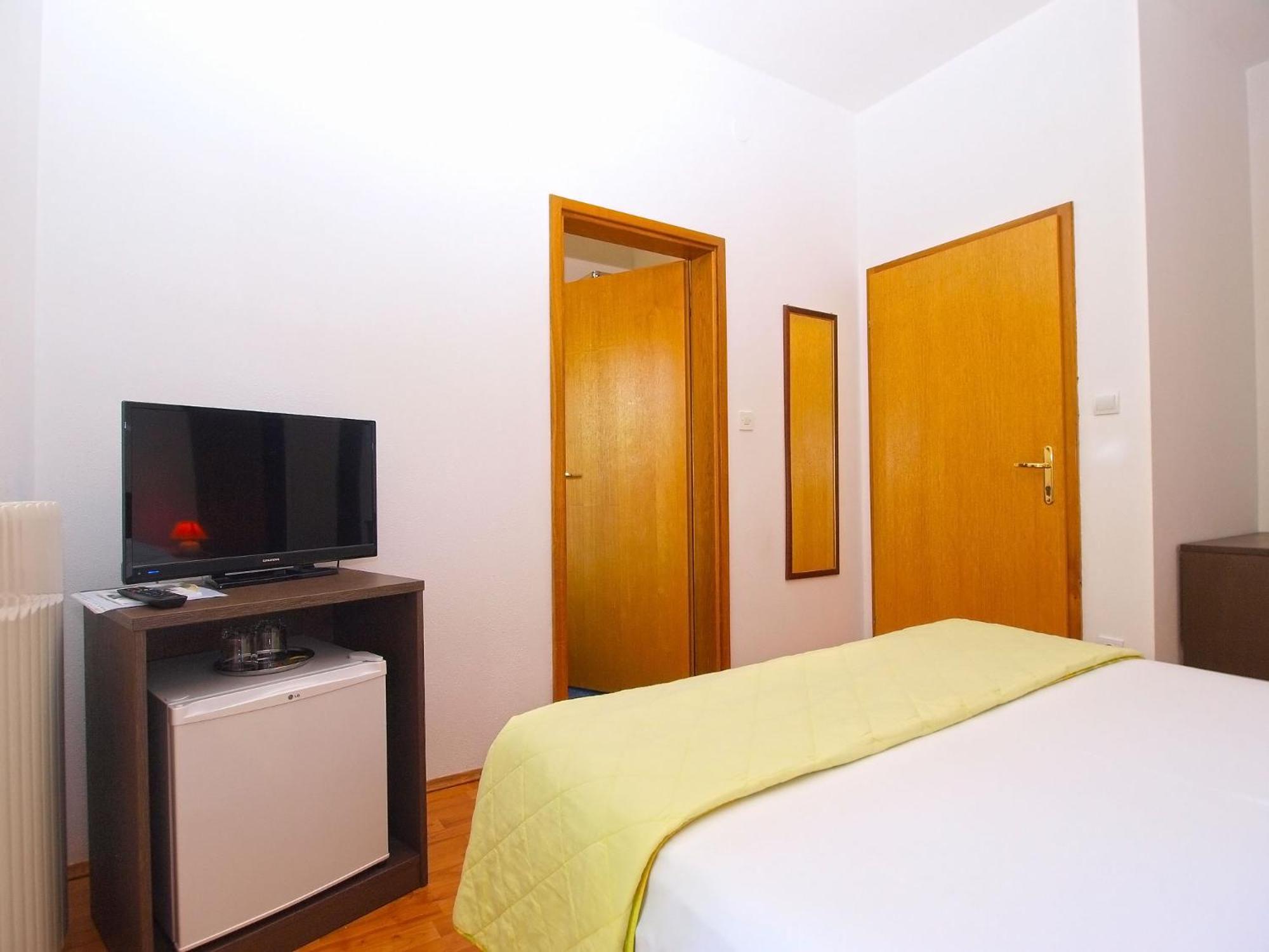 Rooms Ivica 1452