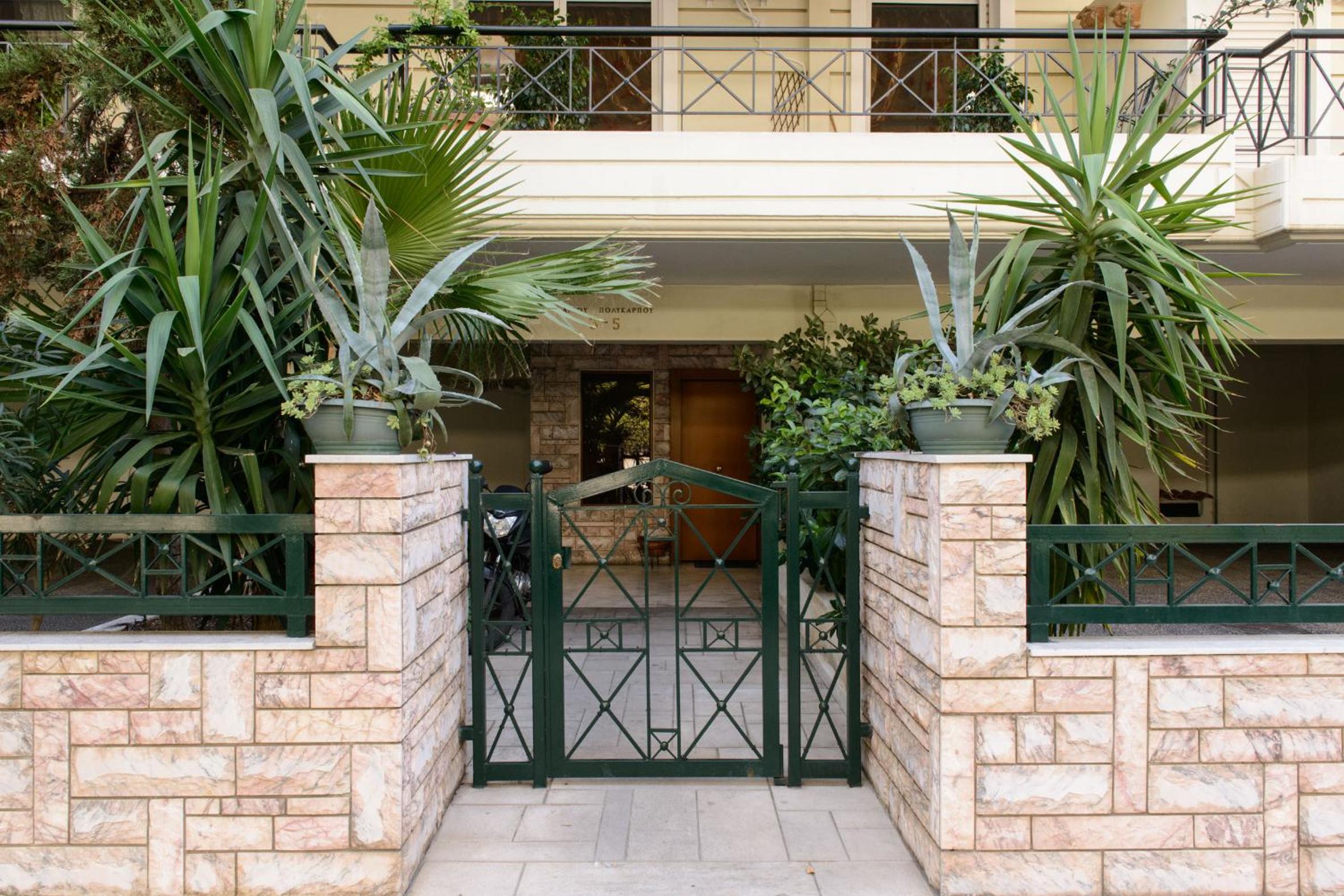 Apartment & Parking 100m Kerameikos Metro