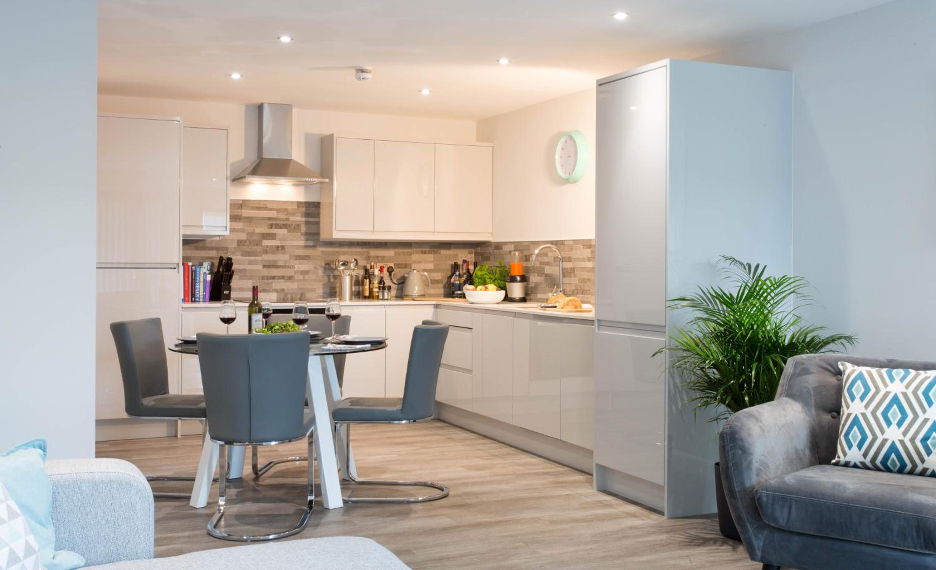 Cotels 7Zero1 Aparthotel - Unique Apartment building with friendly Reception - Sky Movies & Sports - Fitness Equipment in Apt - Pet Friendly - Private Gard view 4