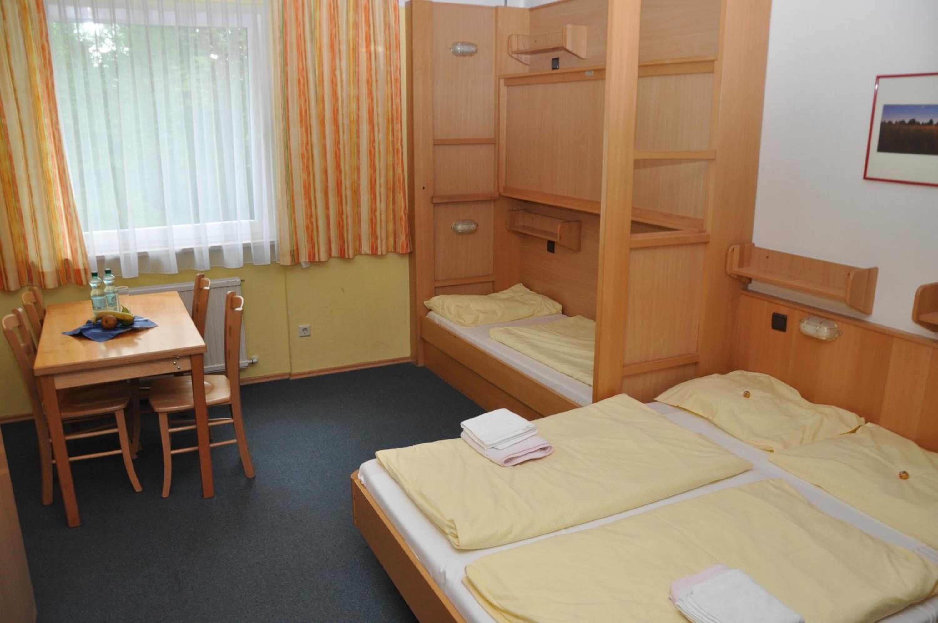 Eduard-Heinrich-Haus, Hostel