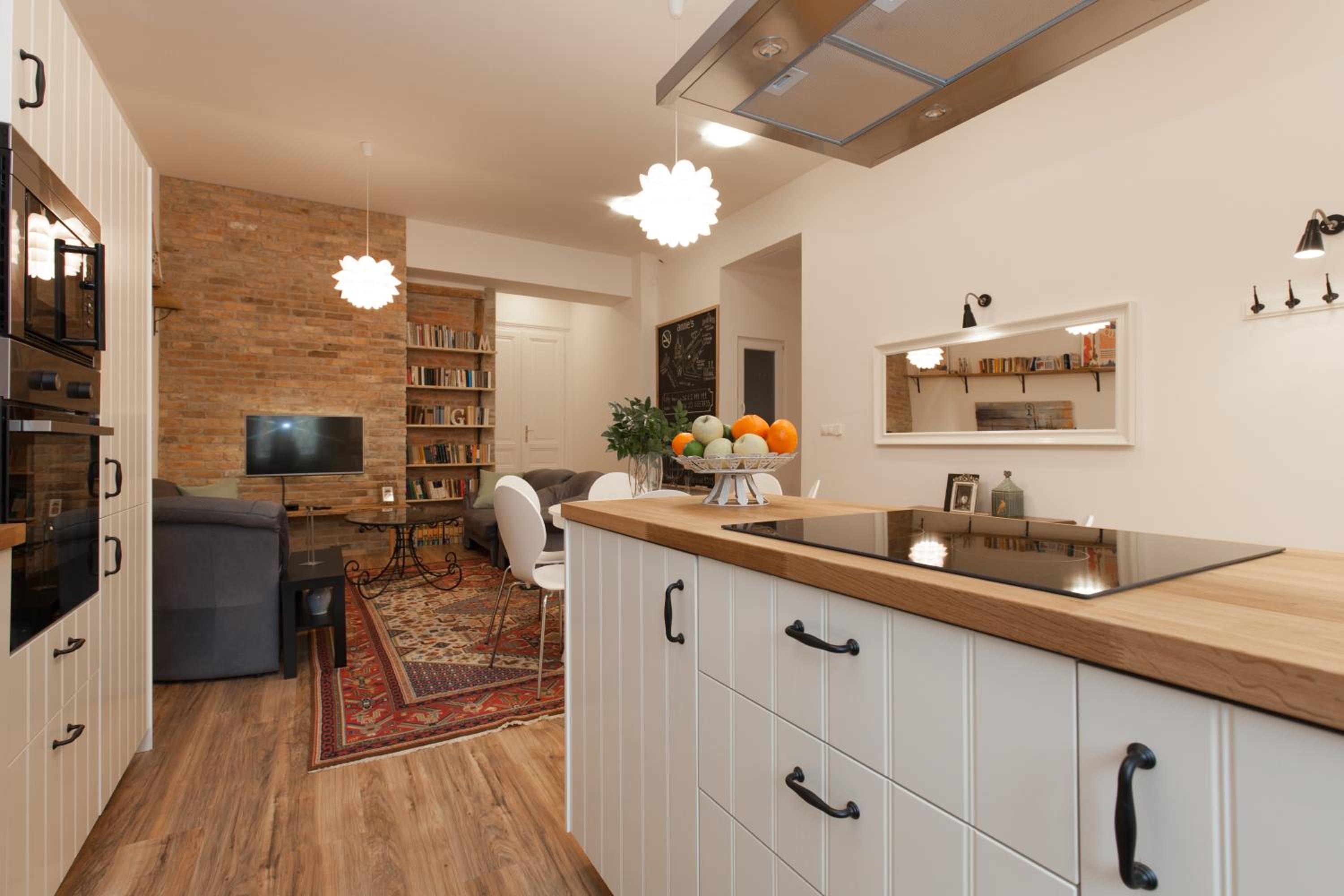 Annie's 3 bed and 3 bathroom apartment