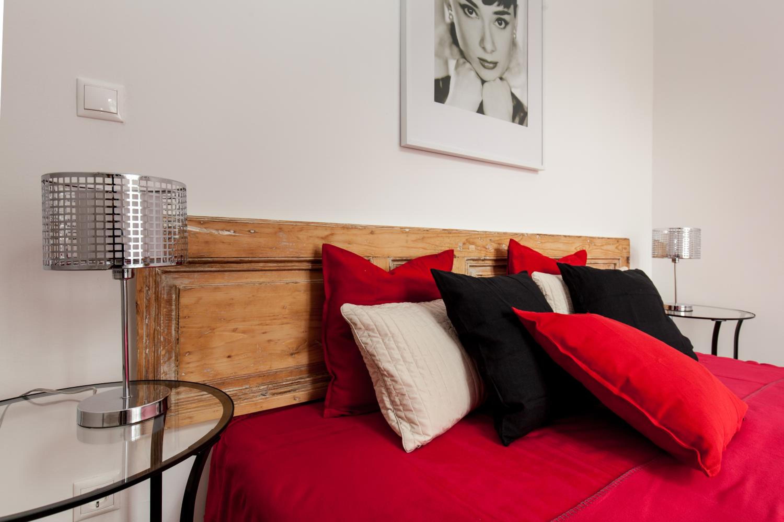 Annie's 3 bed and 3 bathroom apartment