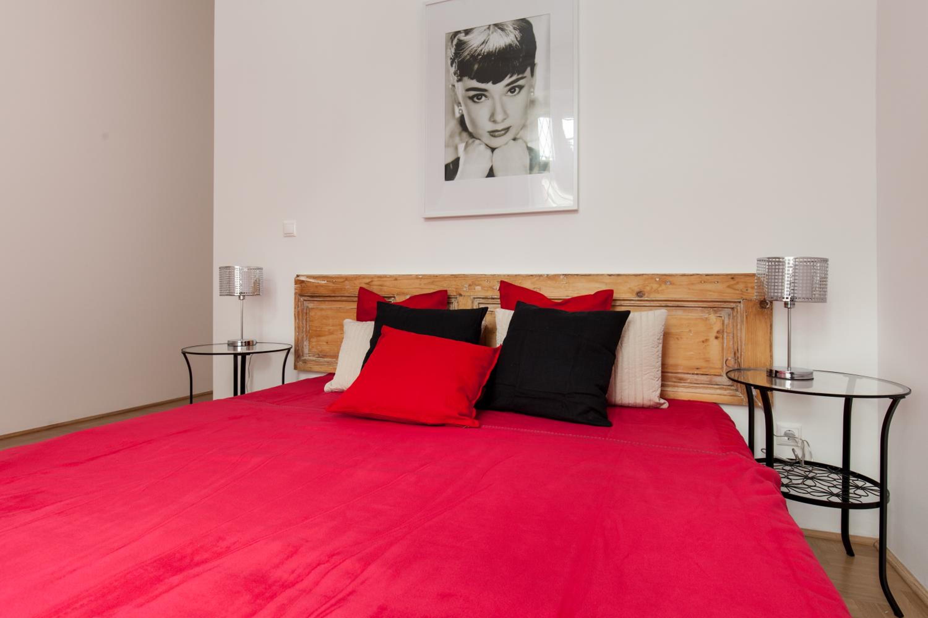 Annie's 3 bed and 3 bathroom apartment