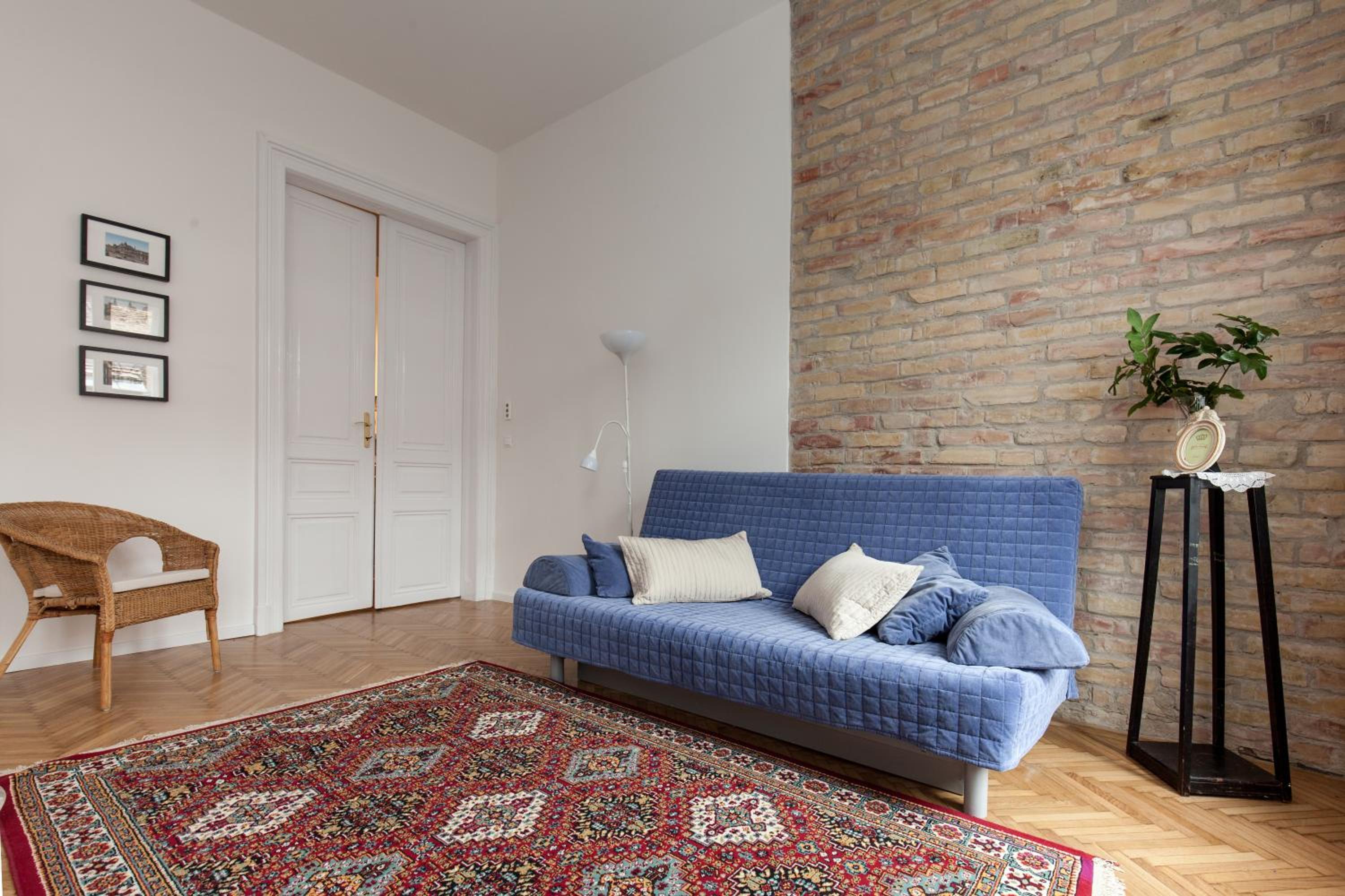Annie's 3 bed and 3 bathroom apartment
