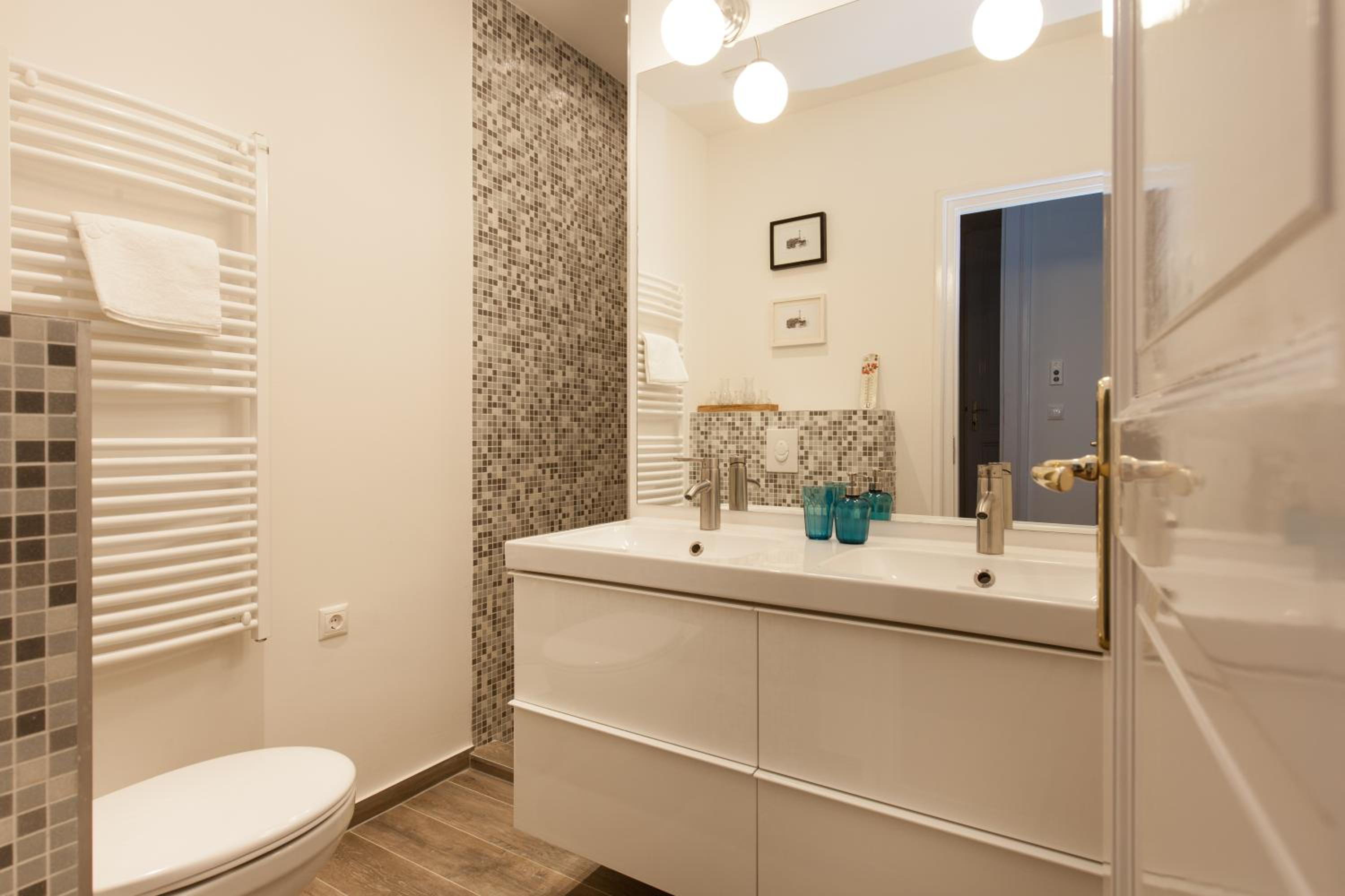 Annie's 3 bed and 3 bathroom apartment