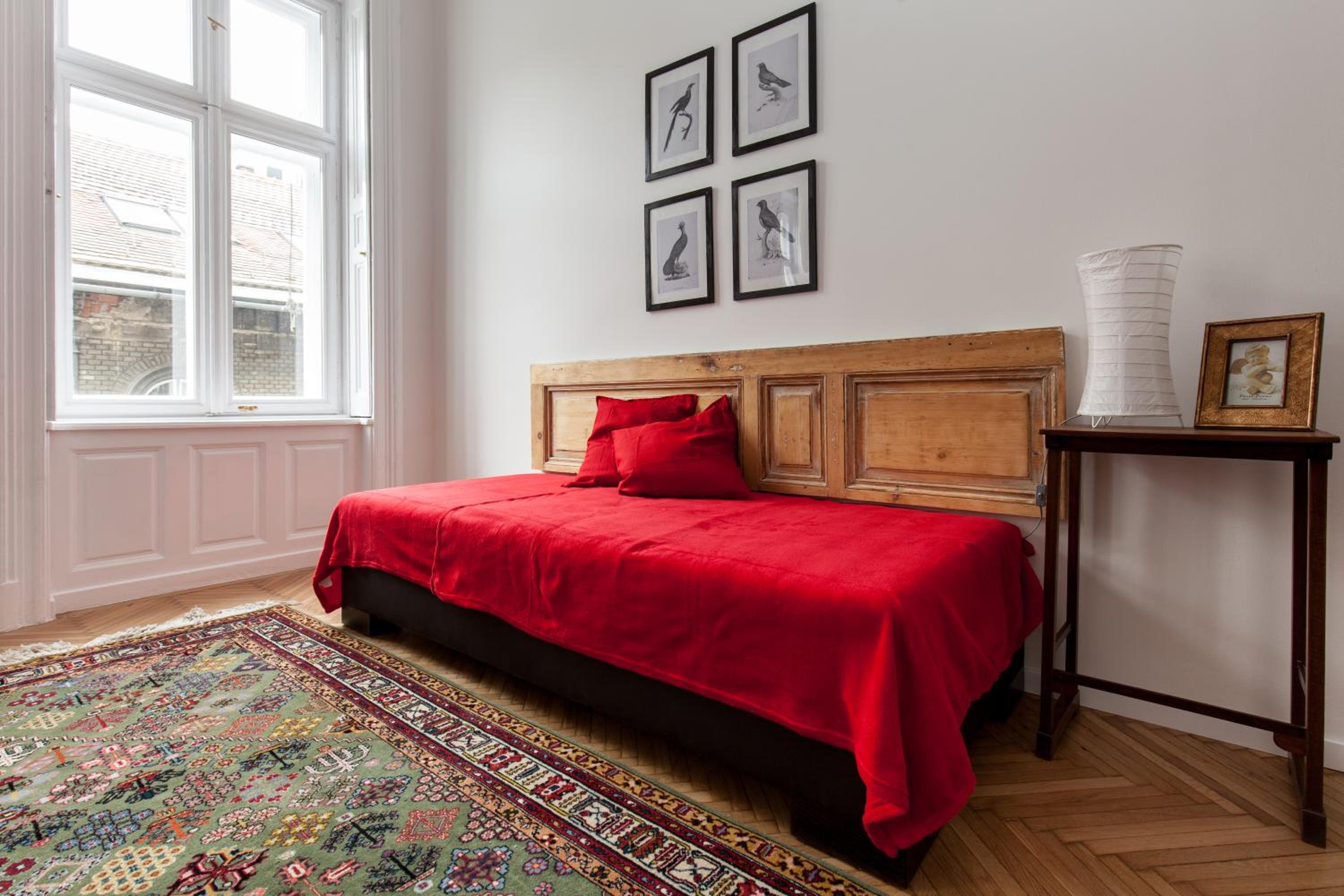 Annie's 3 bed and 3 bathroom apartment