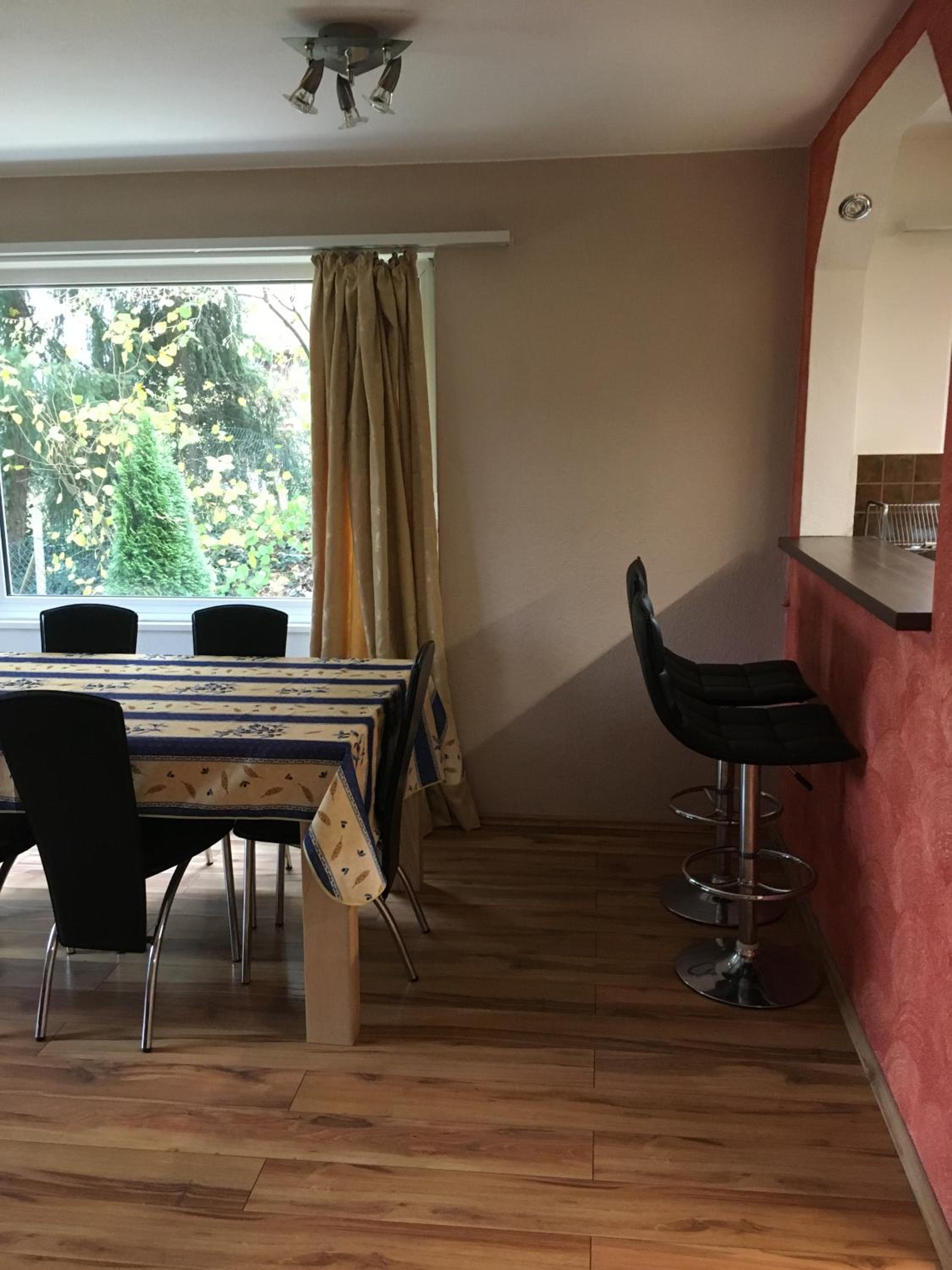 Apartments in Leafy Suburb view 5