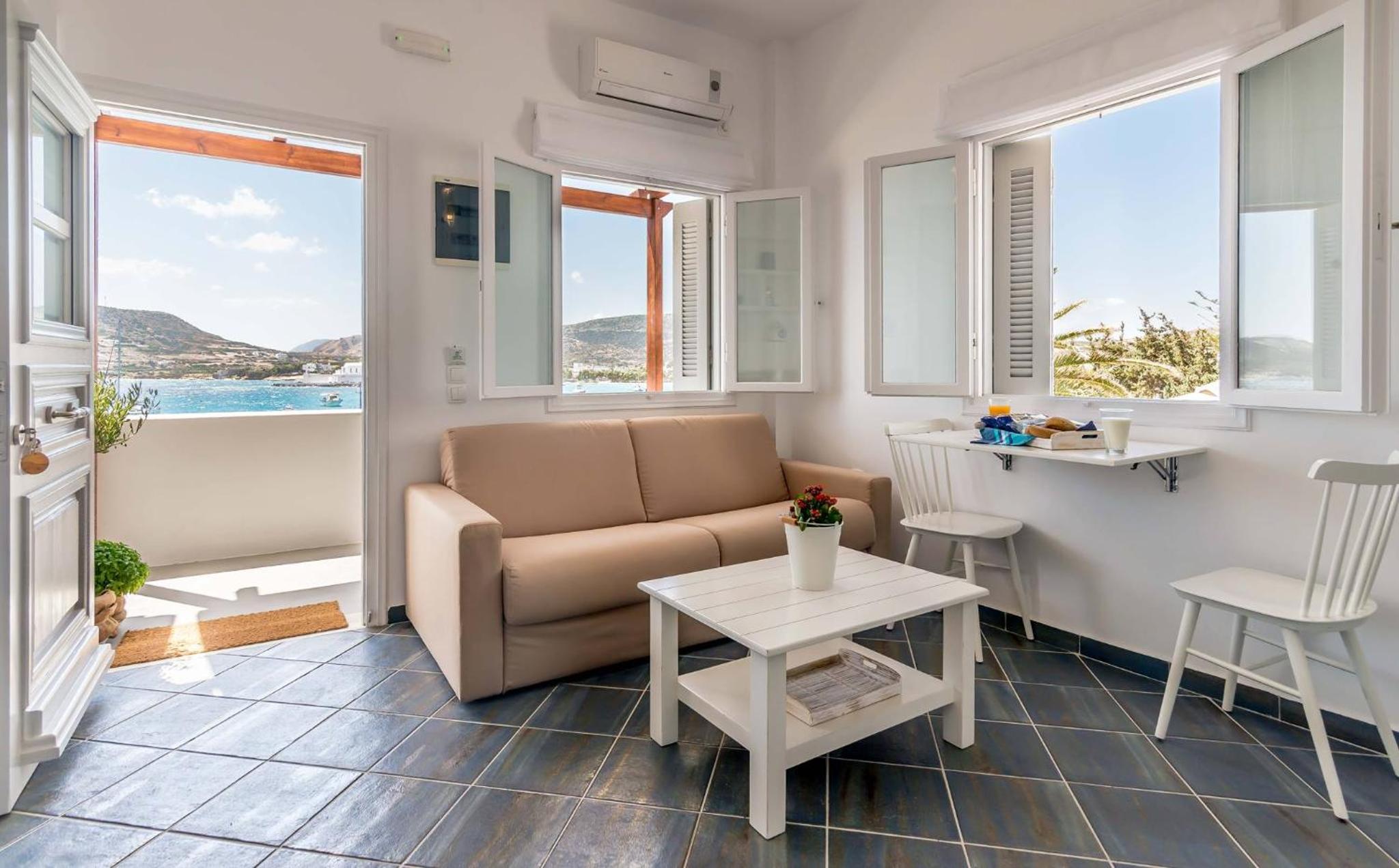 Michalakis Seaside Suites