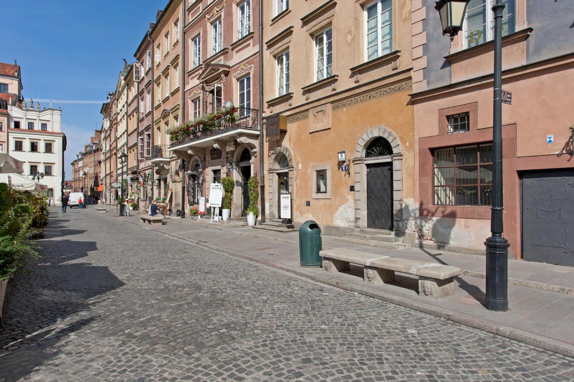 Old Town Square P&O Apartments