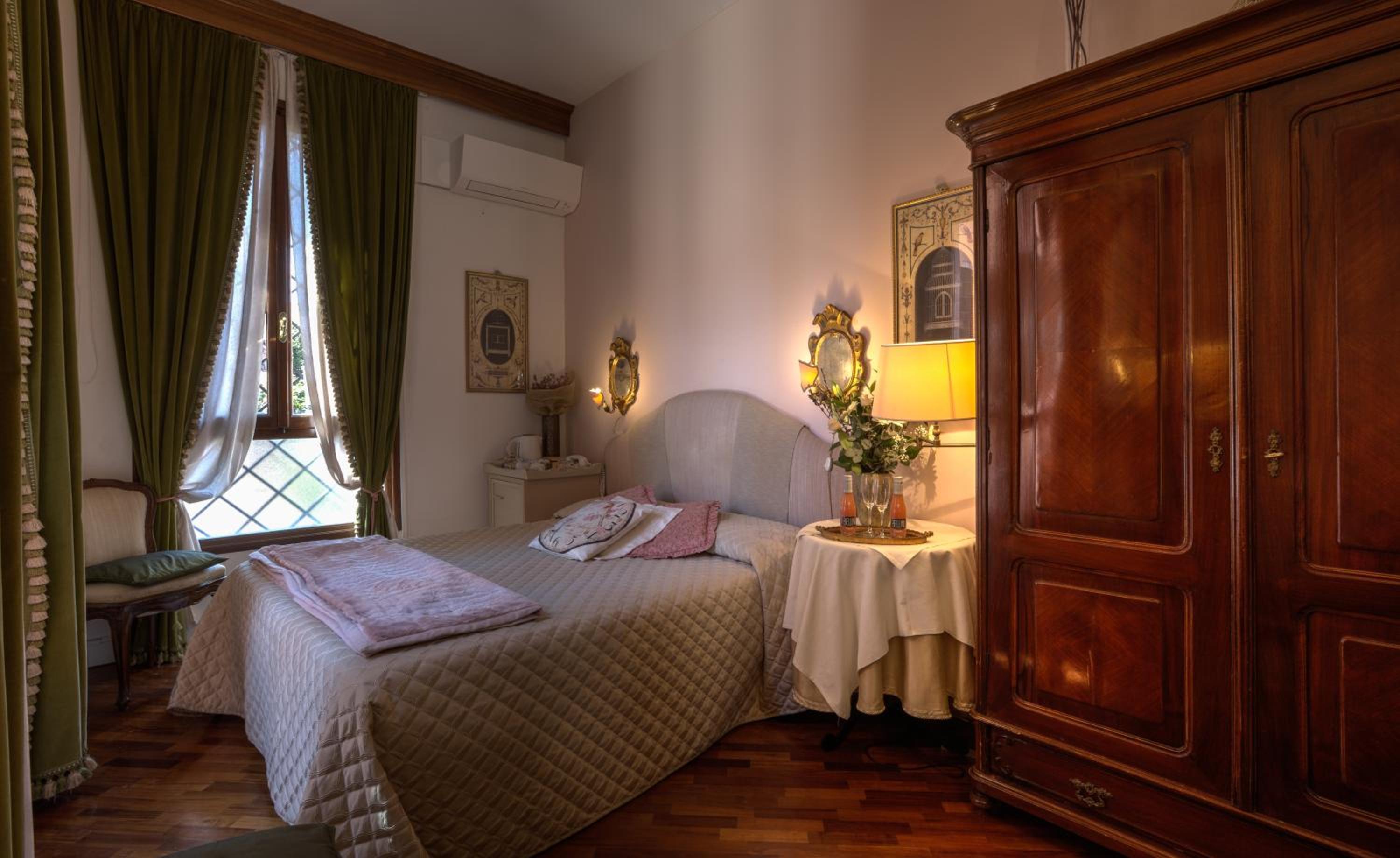 Ca' della Corte en Venice — hotel room