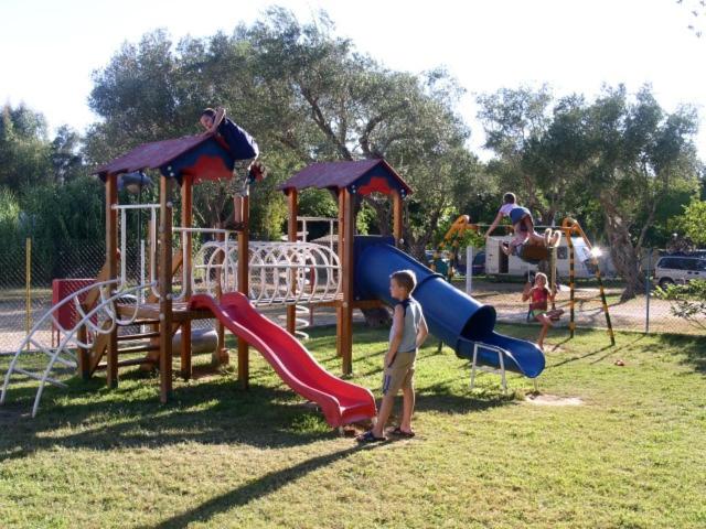 Happy Camp mobile homes in Karda Beach Camping