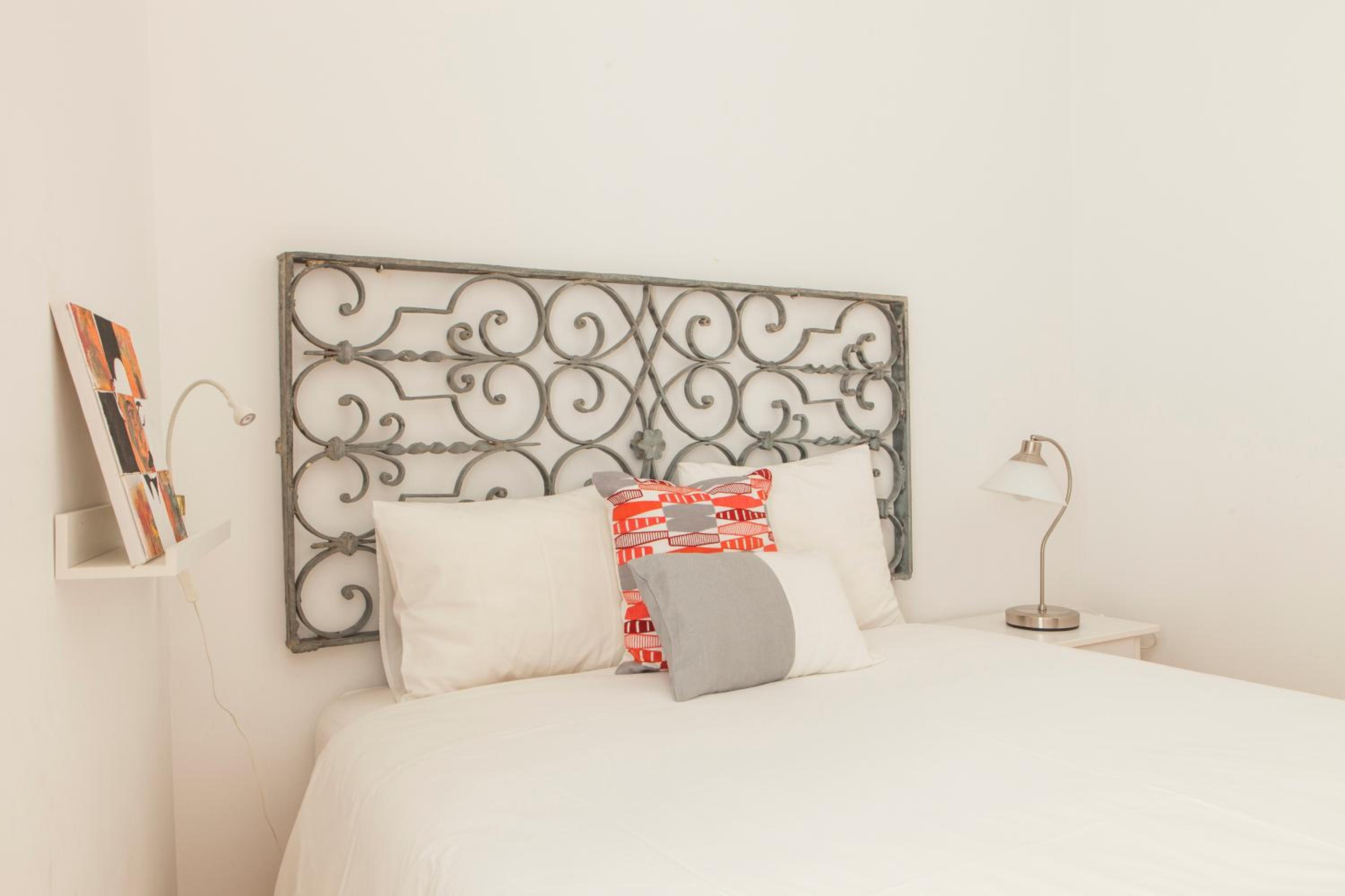 Cozy 1st Floor Flat Central Chiado District With Balconies and AC 19th Century building view 5