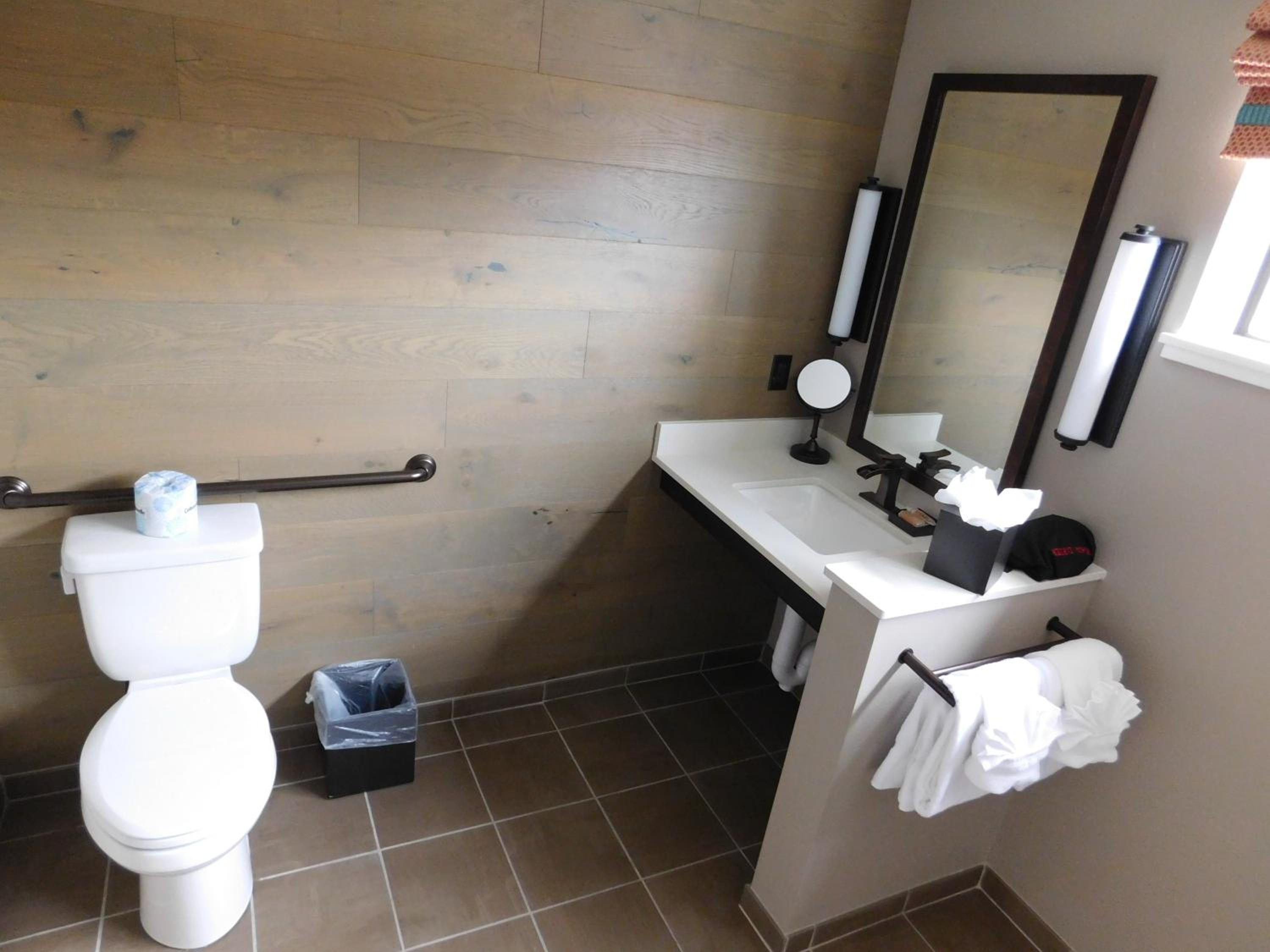 Monterey Vacations - Wave Street Inn - Property Image 2