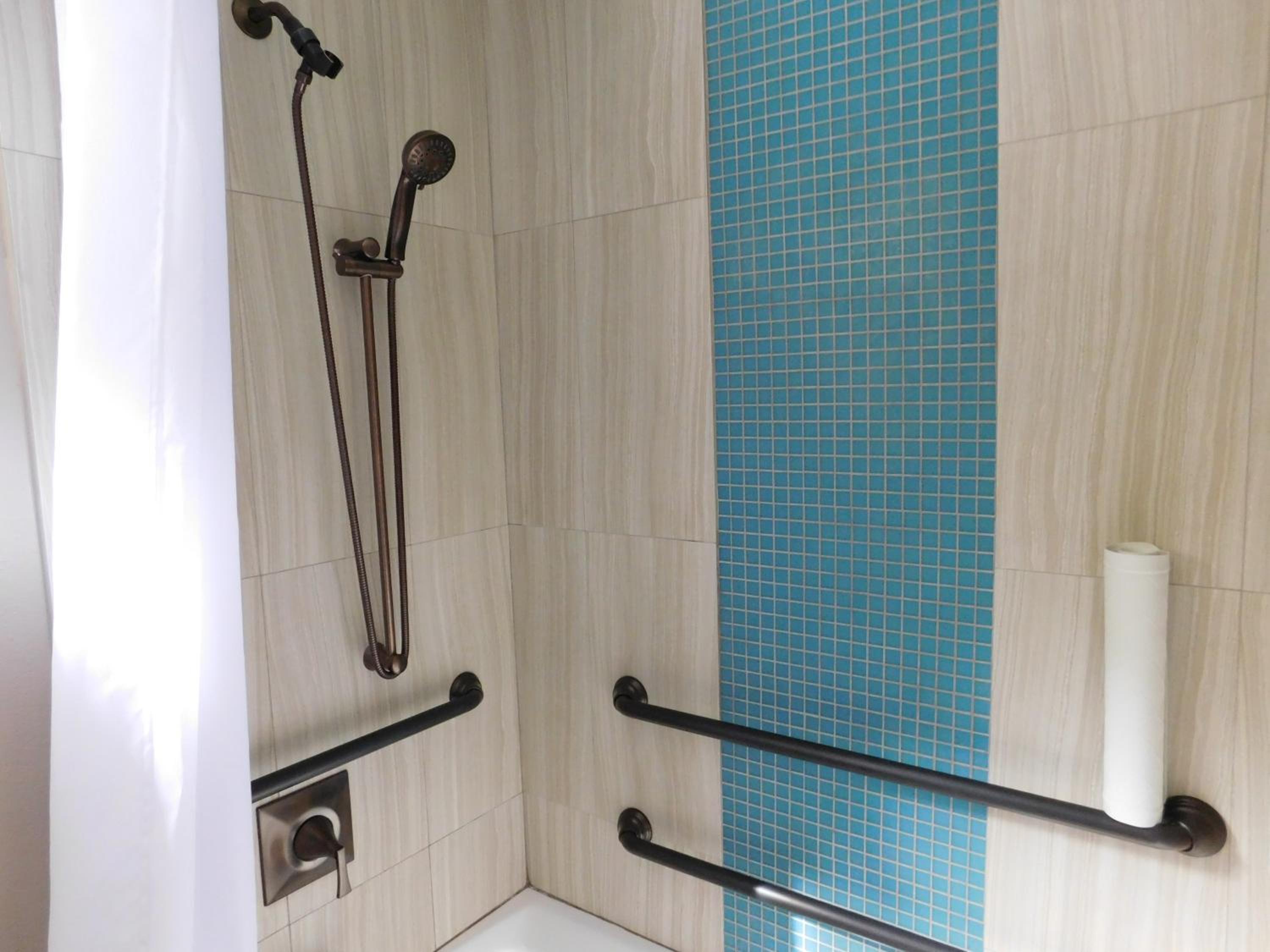Monterey Vacations - Wave Street Inn - Property Image 3