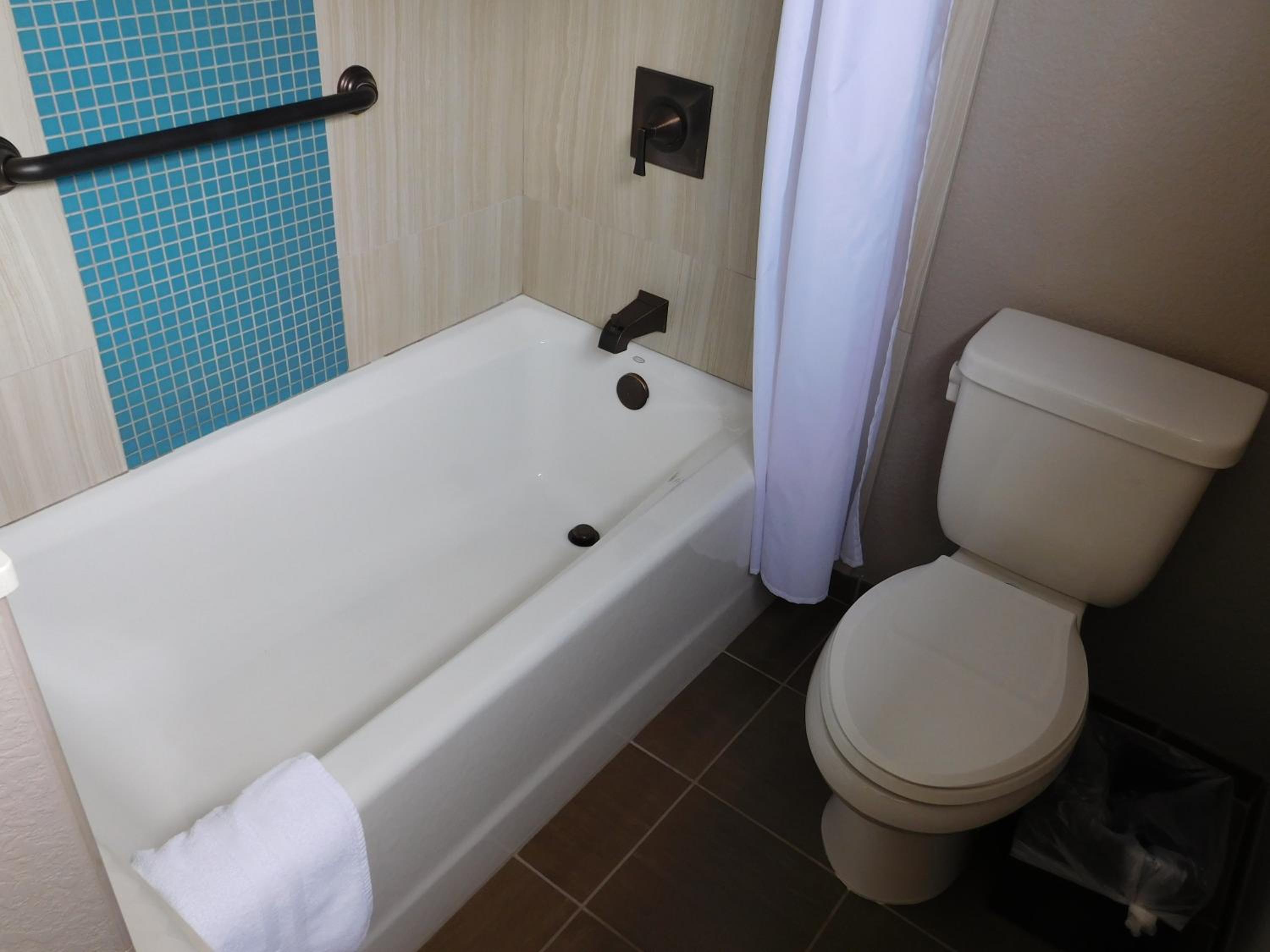 Monterey Vacations - Wave Street Inn - Property Image 9