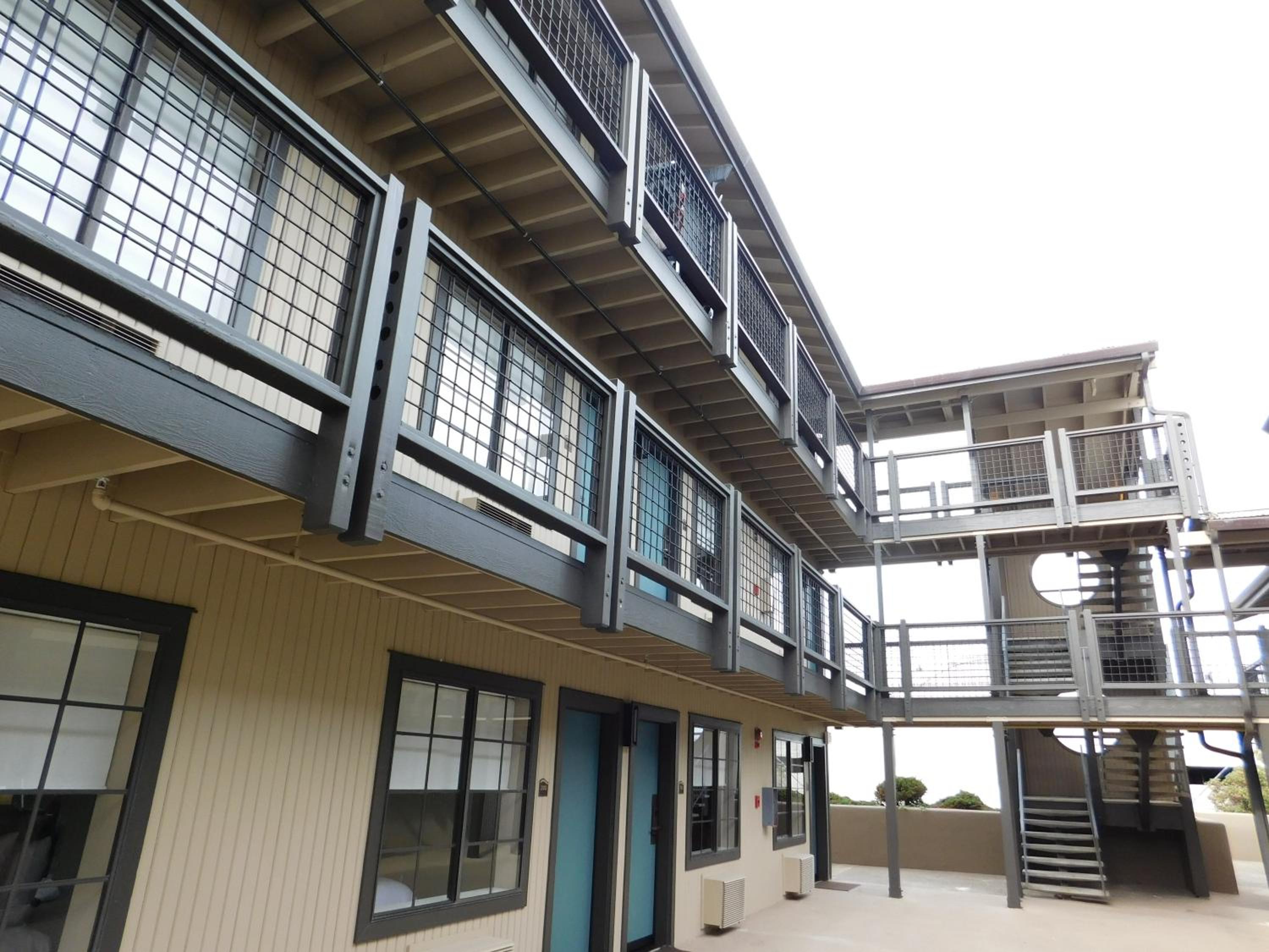 Monterey Vacations - Wave Street Inn - Property Image 14