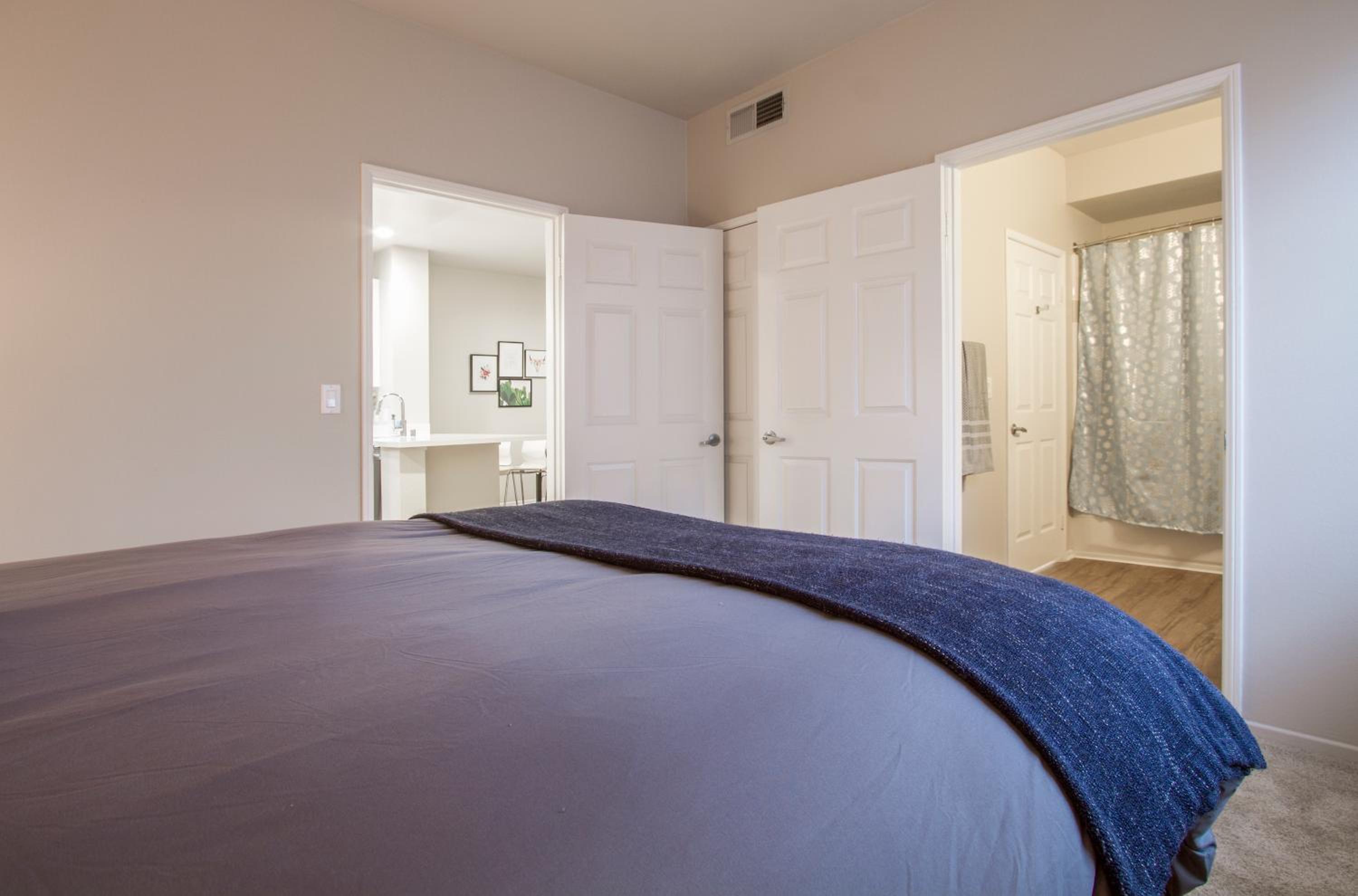 Marina Del Rey's Grand 2/2 Suite Pool View