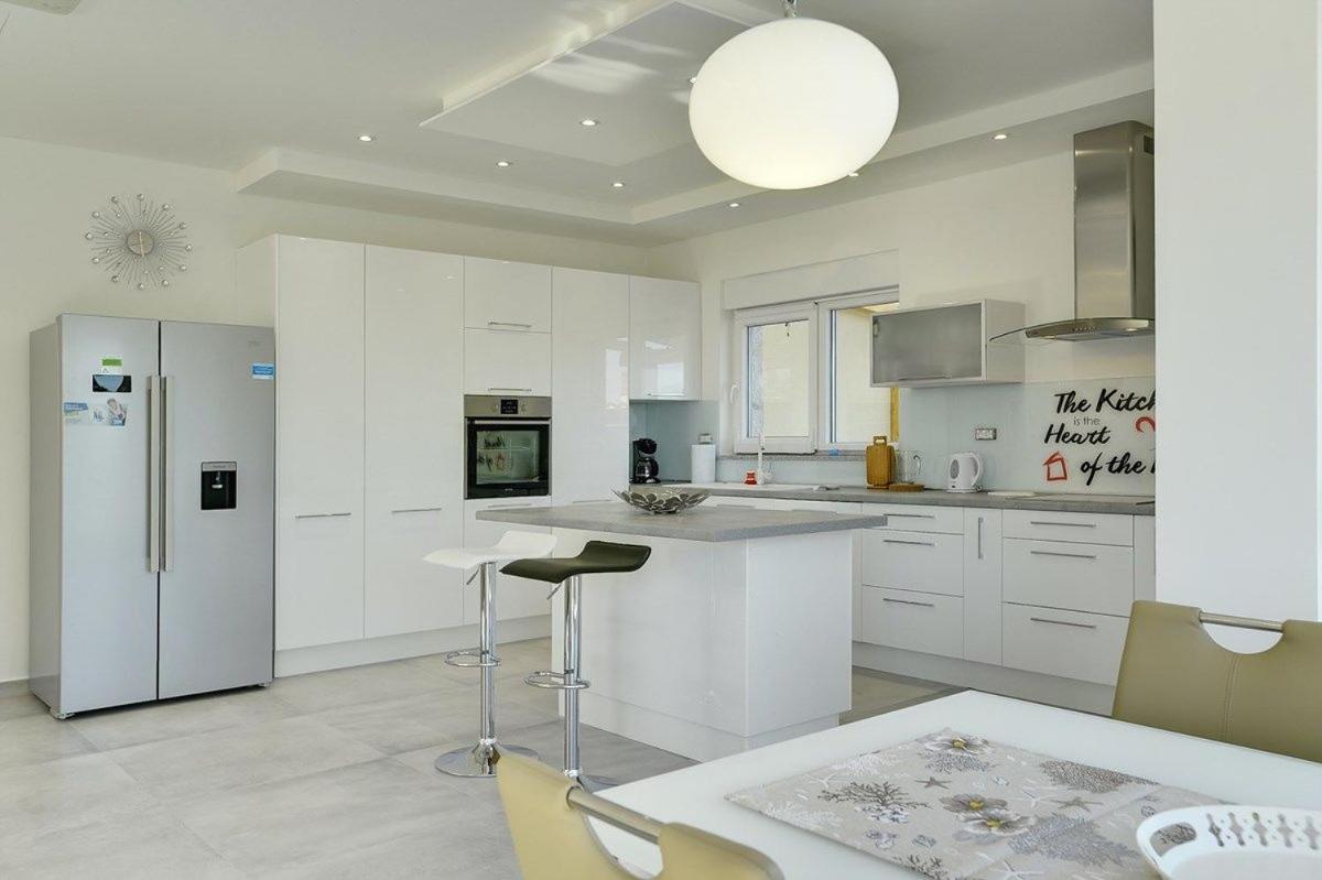 Villa White view 3