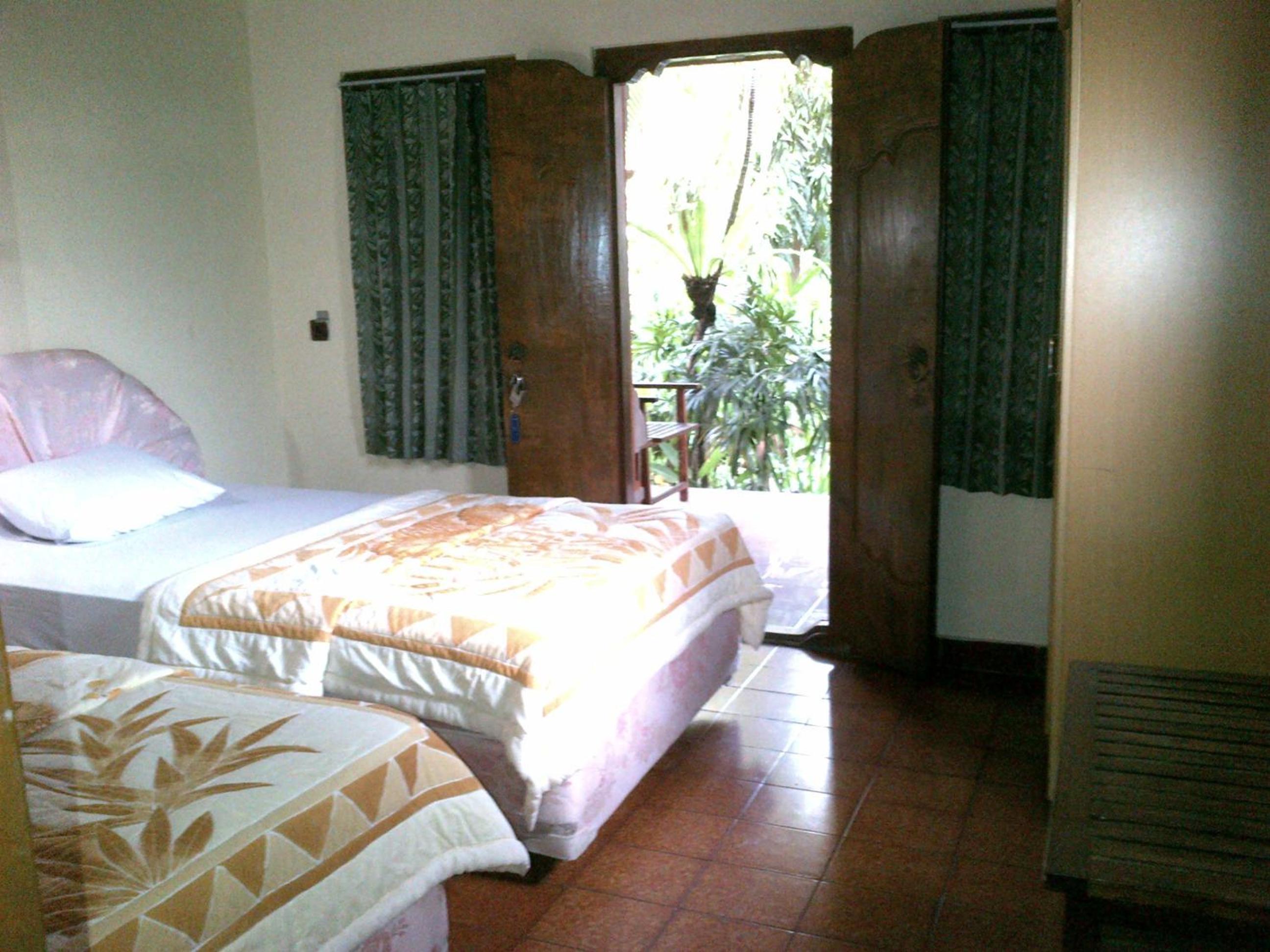 Adus Beach Inn