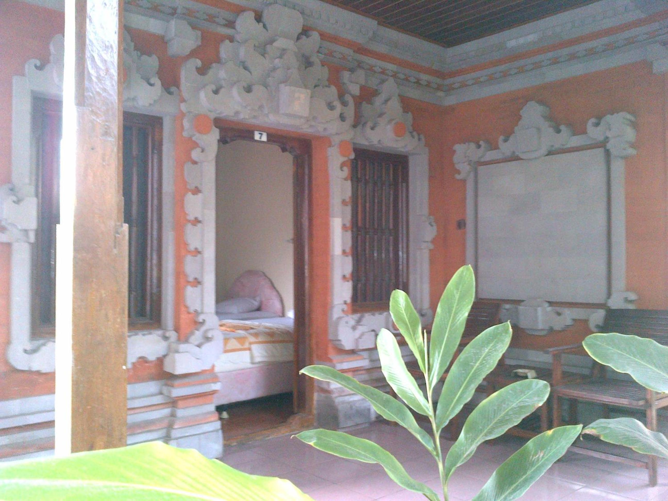 Adus Beach Inn