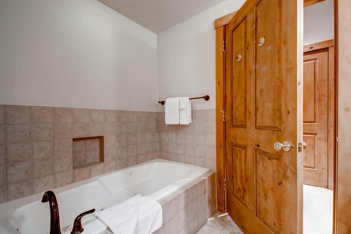 Villa Montane by East West Hospitality
