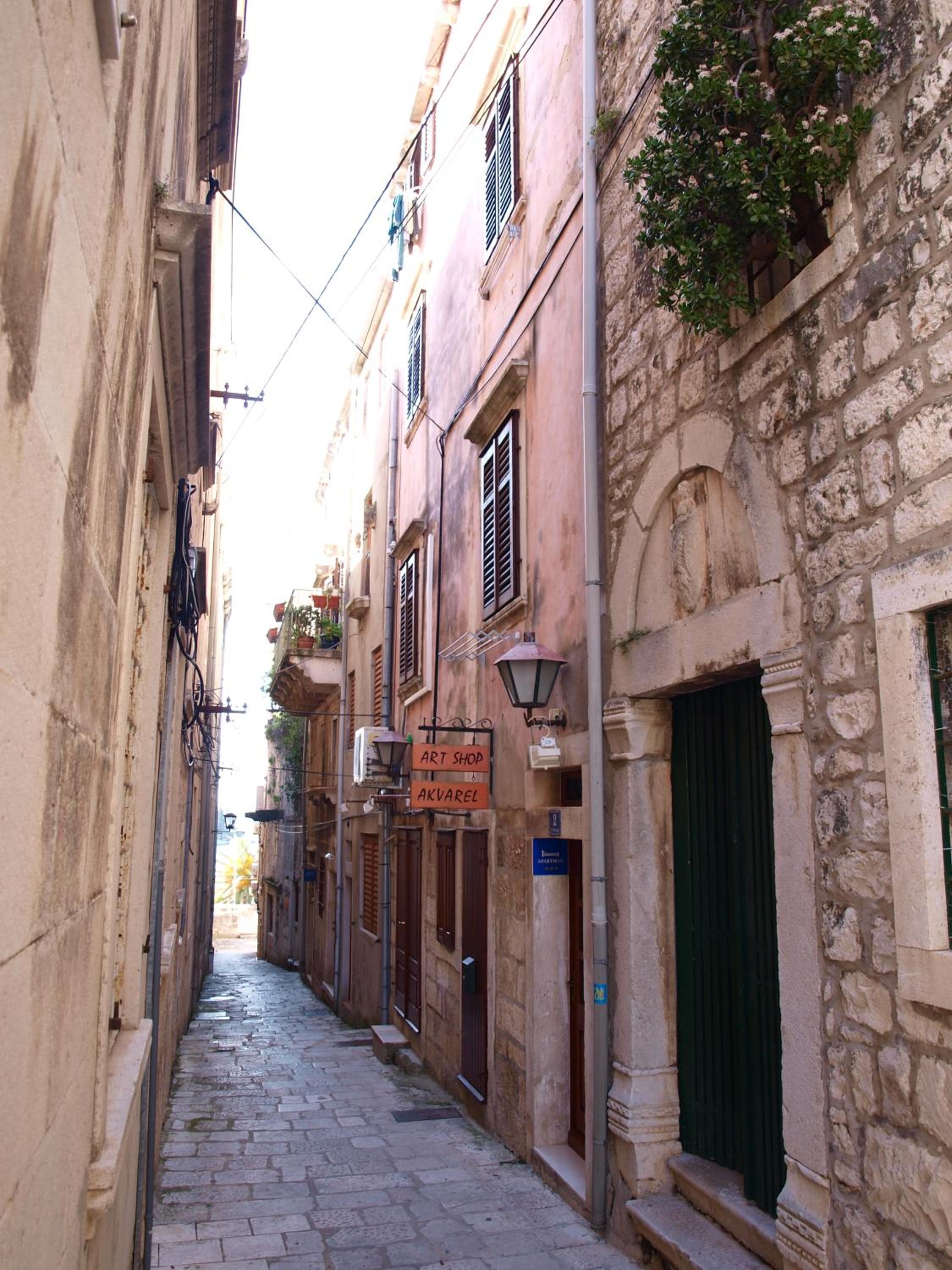 Leut Apartment