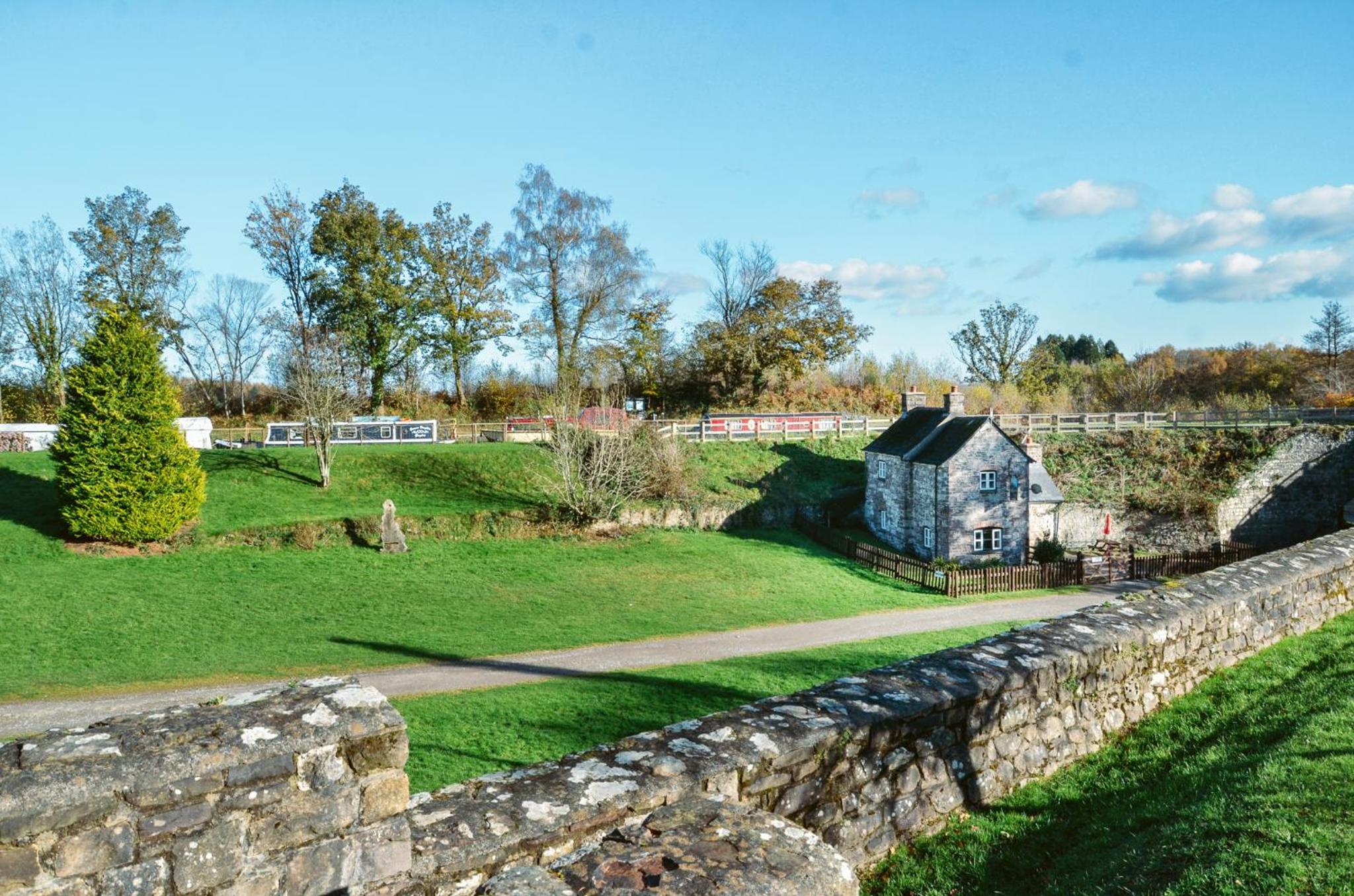 Aqueduct Cottage view 3