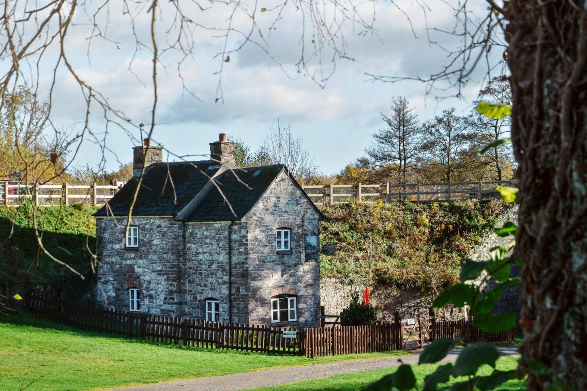 Aqueduct Cottage view 4
