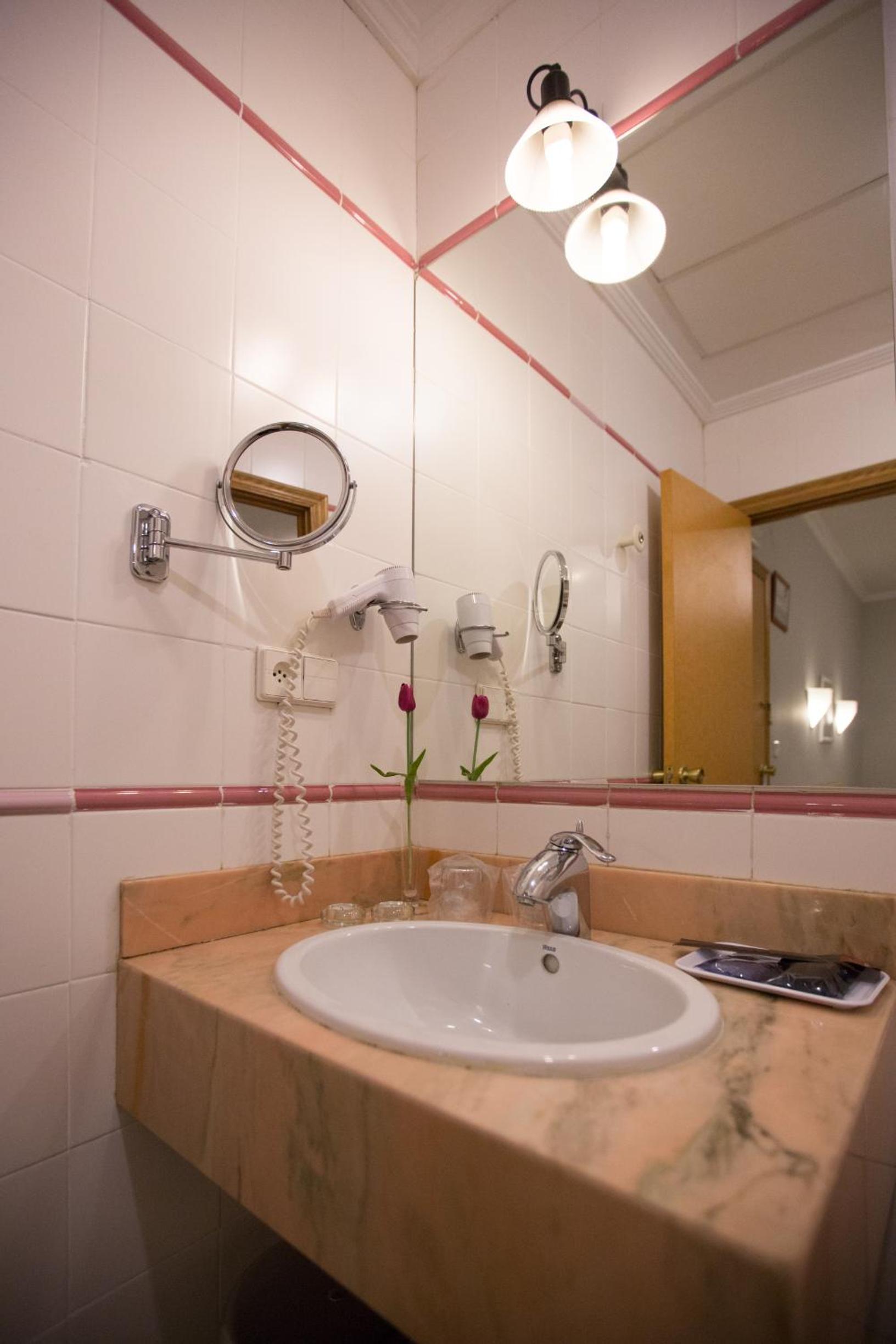 Hostal Paris