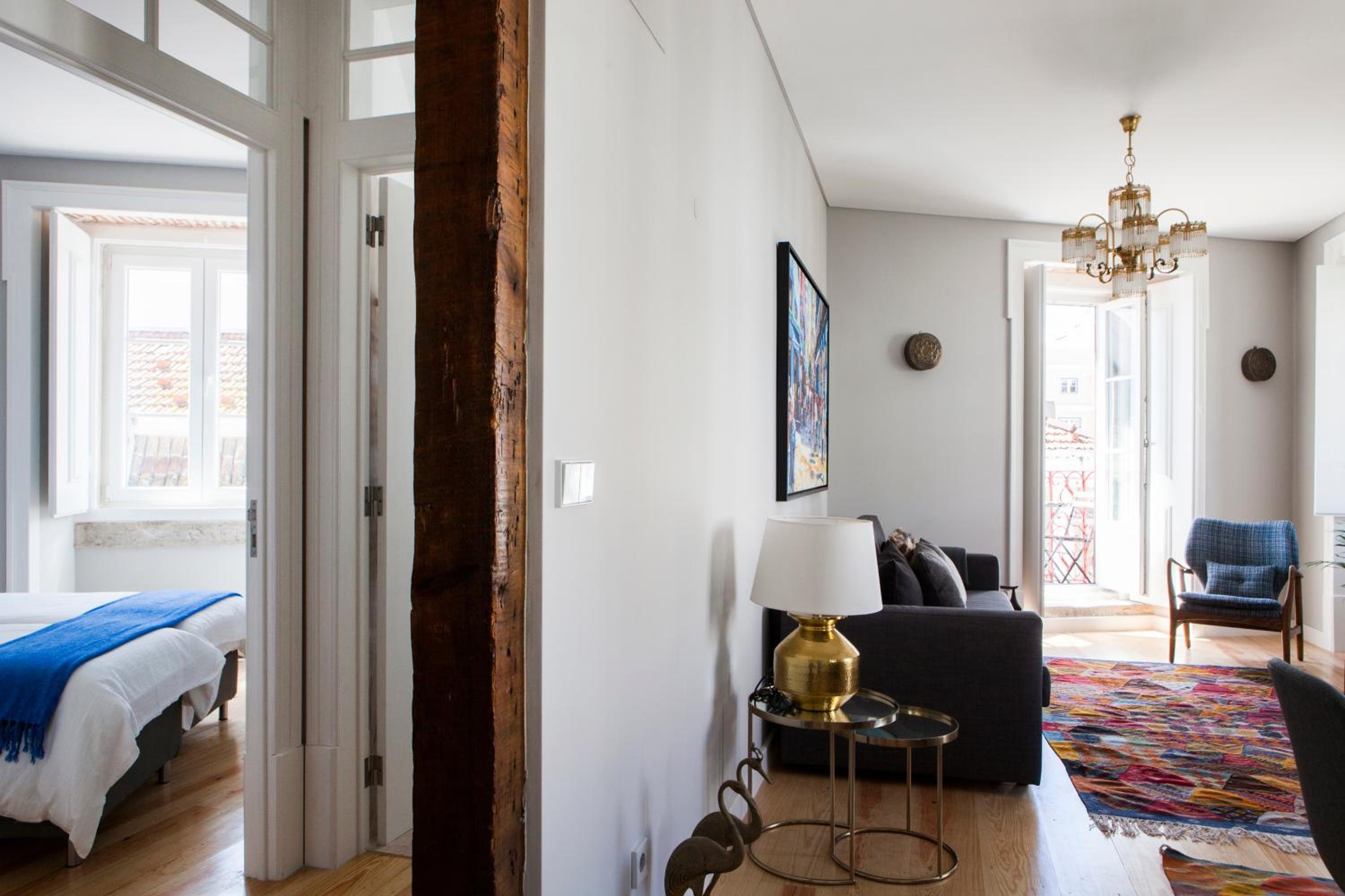 Alfama Sophisticate Flat With Balconies 2Bedrs 2Baths & AC in 19th Century Building Historic Center