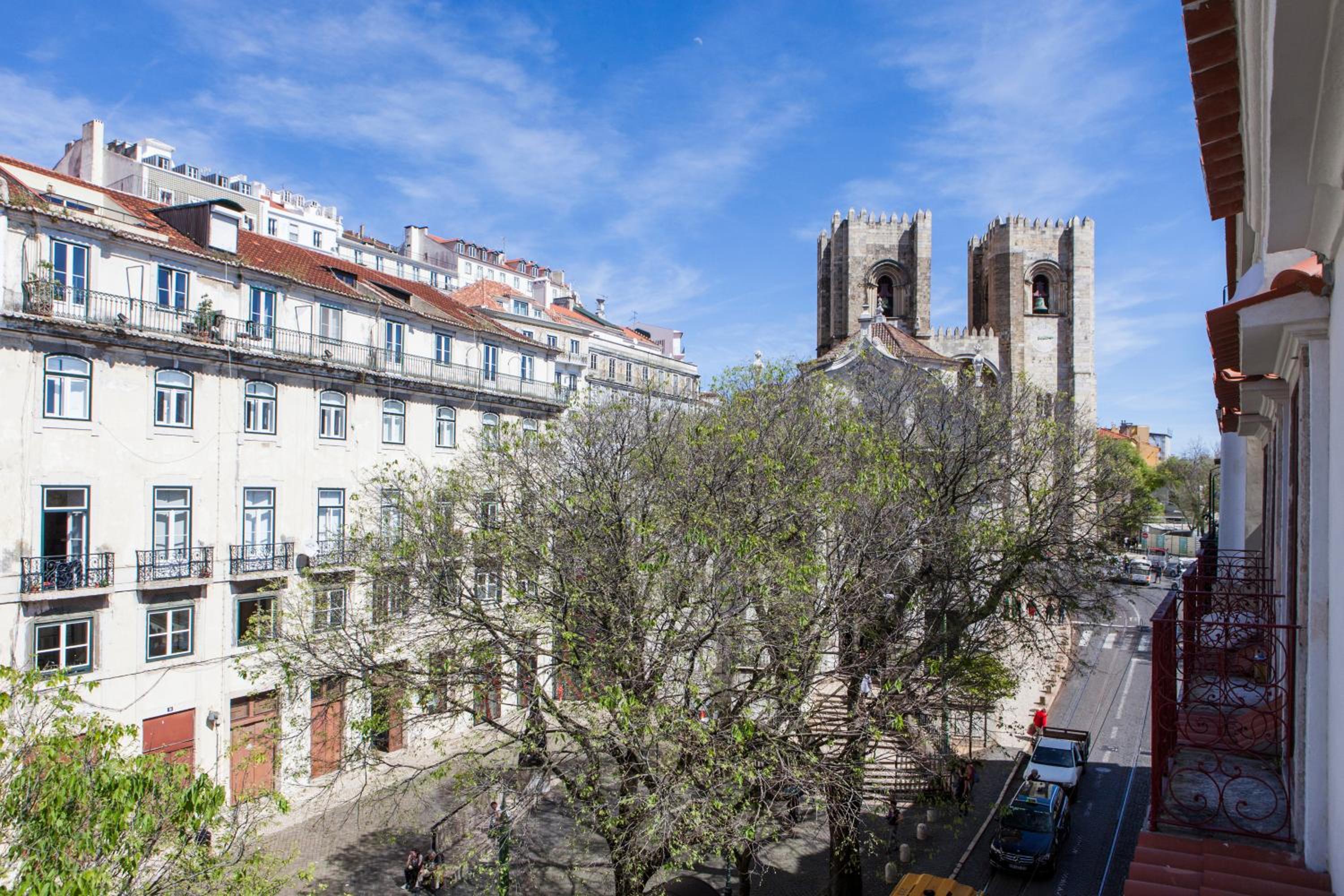 Alfama Sophisticate Flat With Balconies 2Bedrs 2Baths & AC in 19th Century Building Historic Center