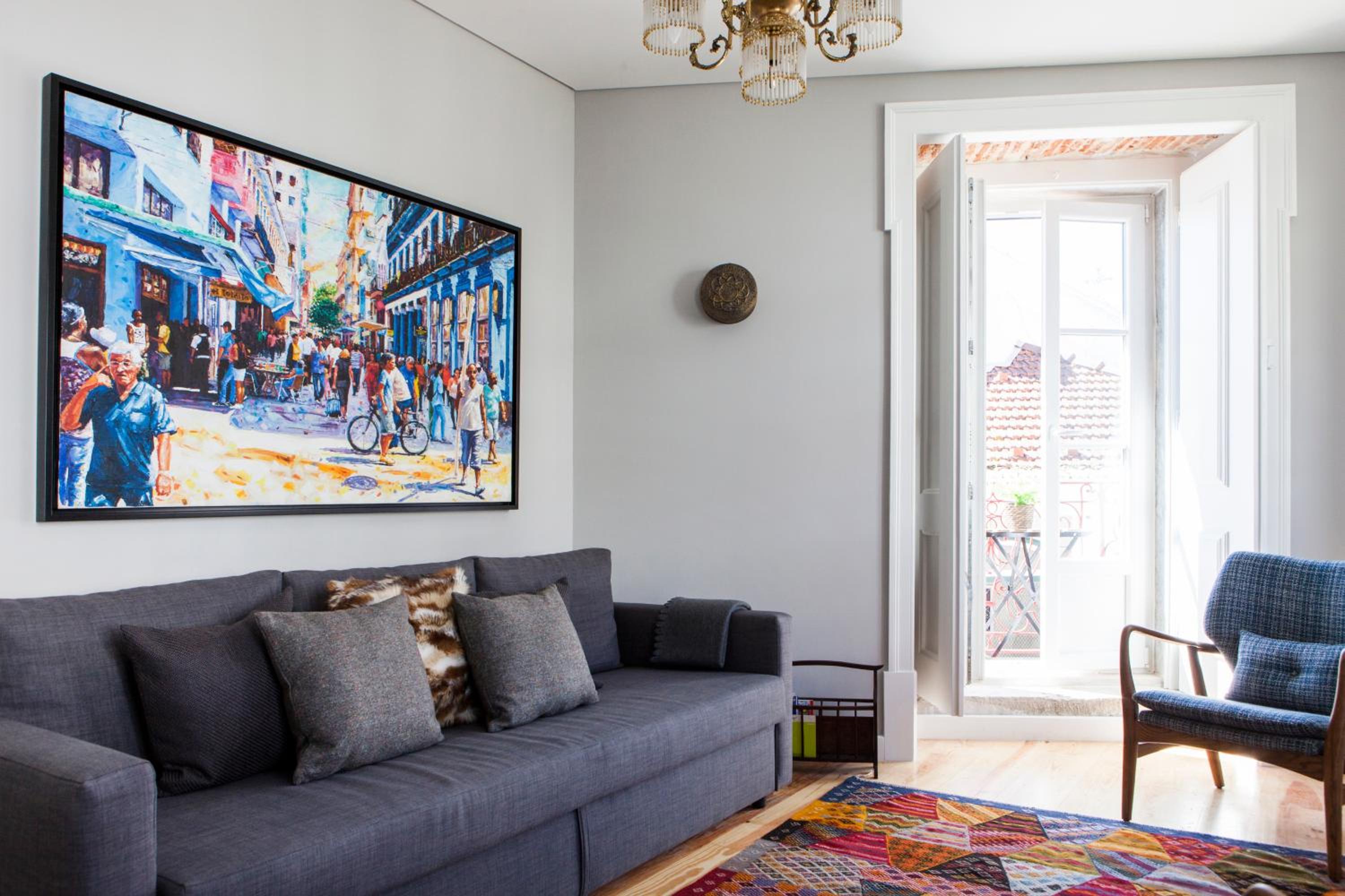 Alfama Sophisticate Flat With Balconies 2Bedrs 2Baths & AC in 19th Century Building Historic Center