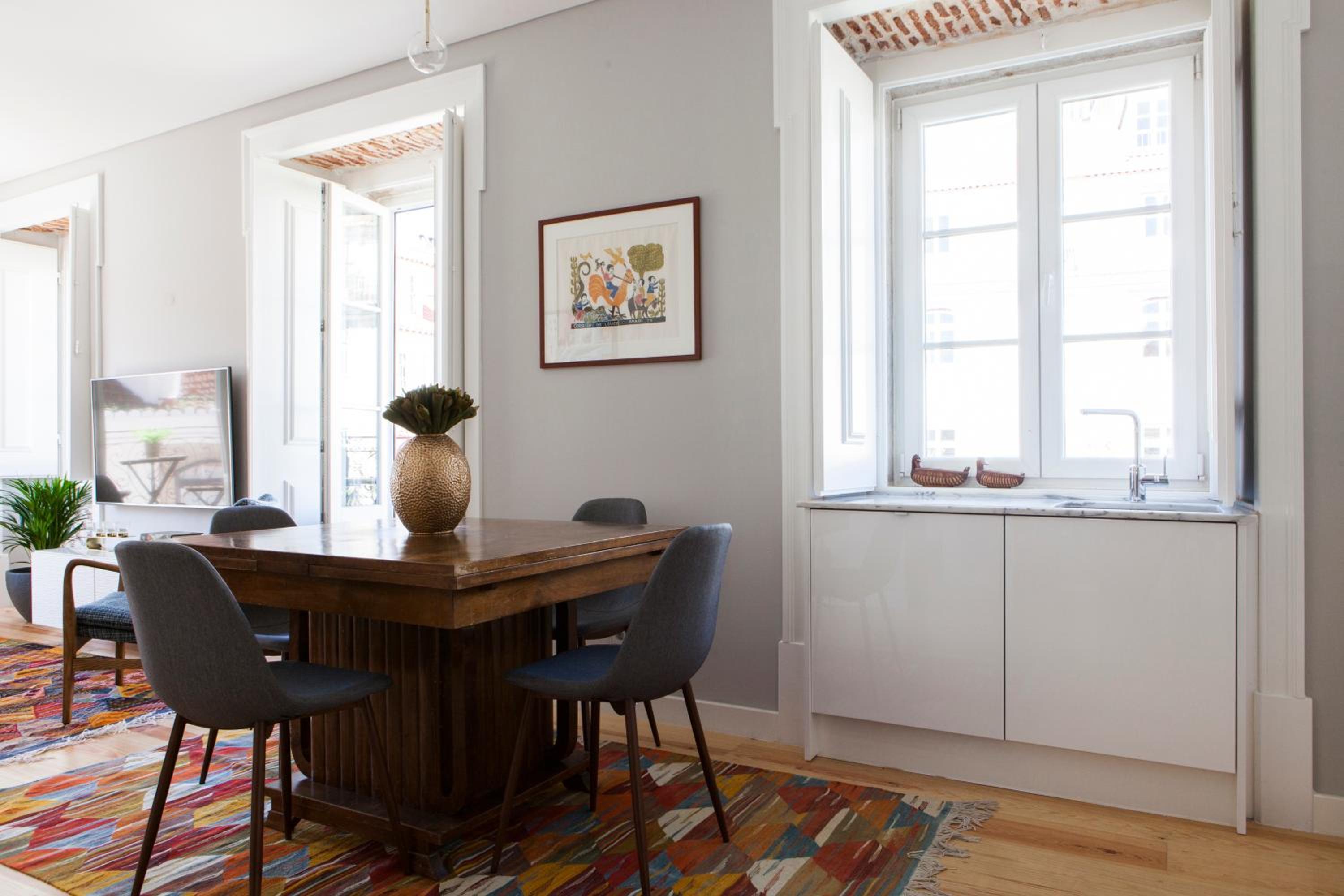 Alfama Sophisticate Flat With Balconies 2Bedrs 2Baths & AC in 19th Century Building Historic Center