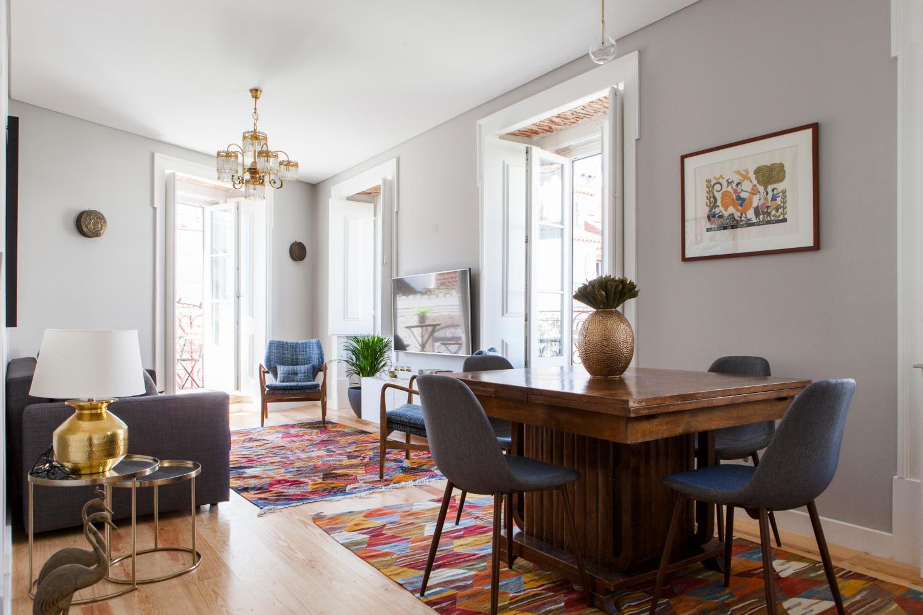 Alfama Sophisticate Flat With Balconies 2Bedrs 2Baths & AC in 19th Century Building Historic Center