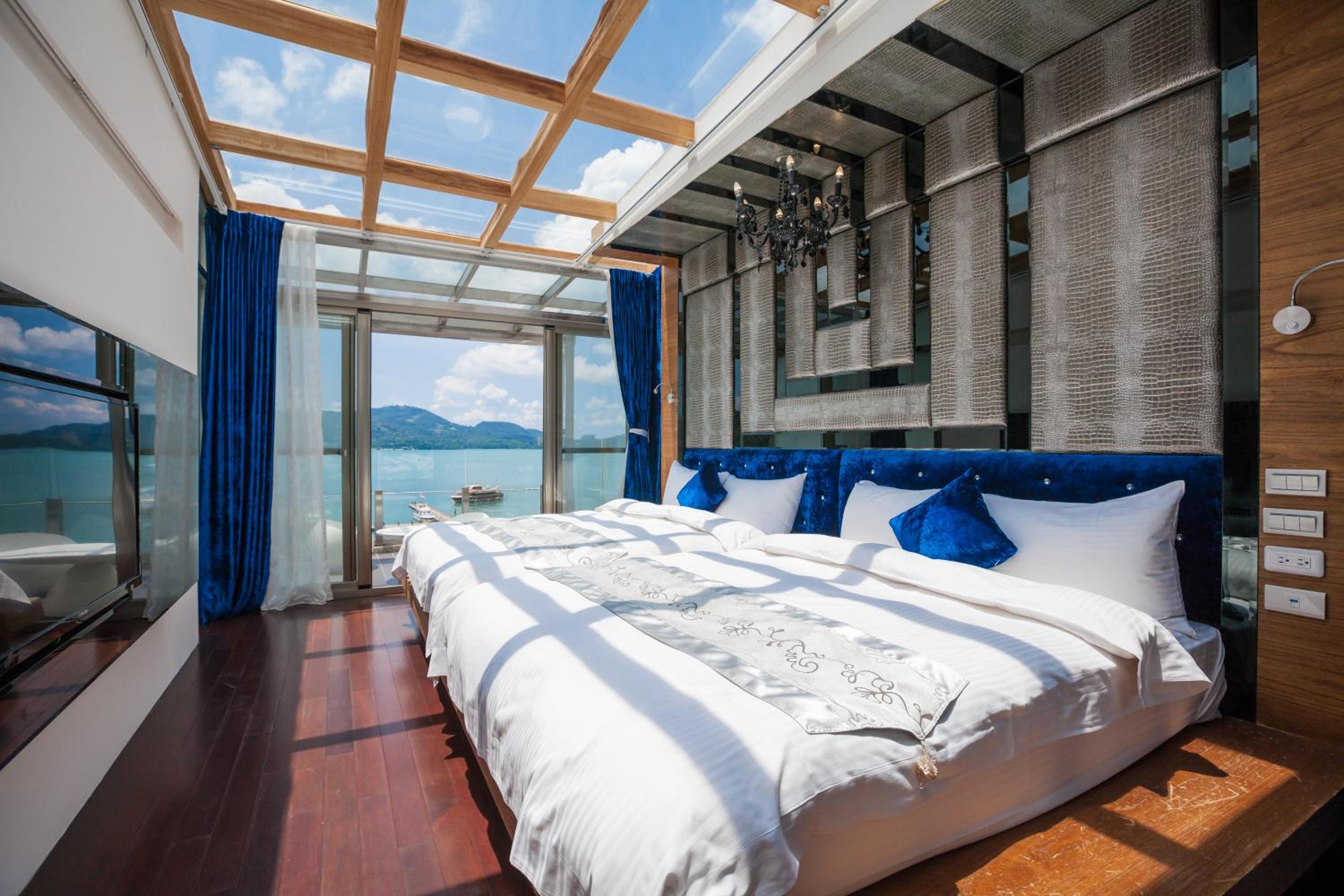 Shuian Lakeside Hotel