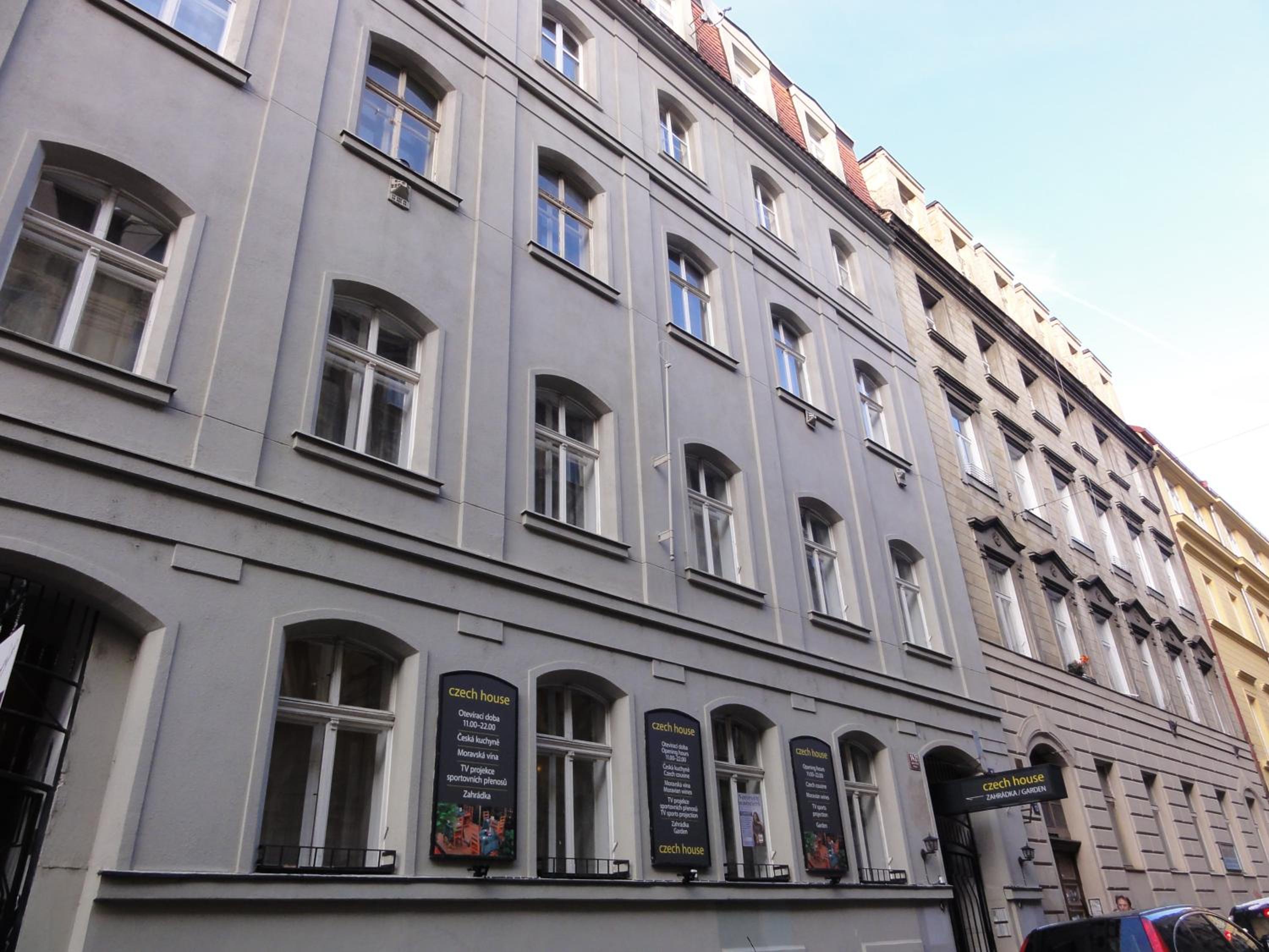 Navratilova Apartments
