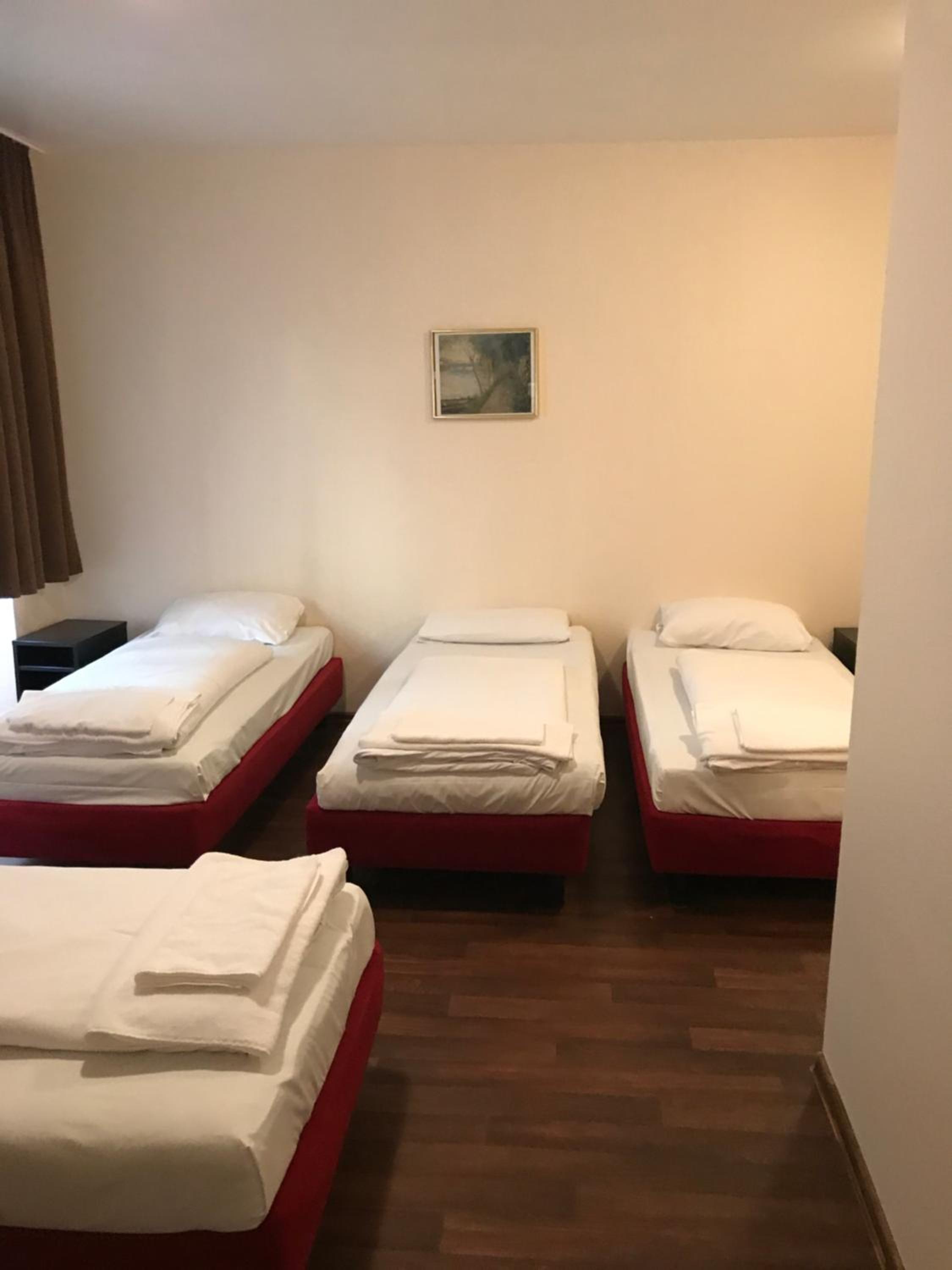 Pension Alpha - Frankfurt City Central Station - Property Image 18