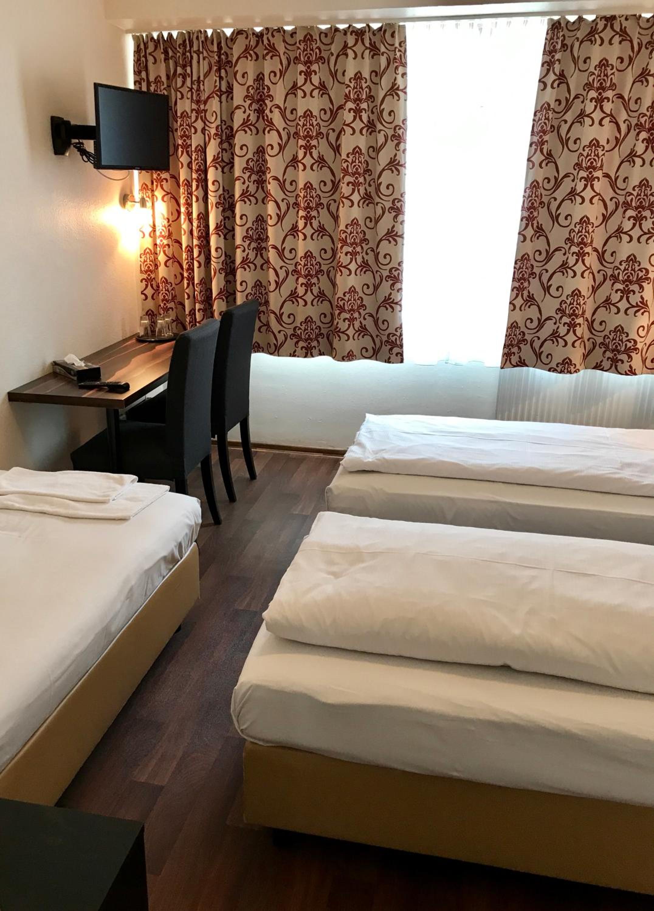 Pension Alpha - Frankfurt City Central Station - Property Image 17