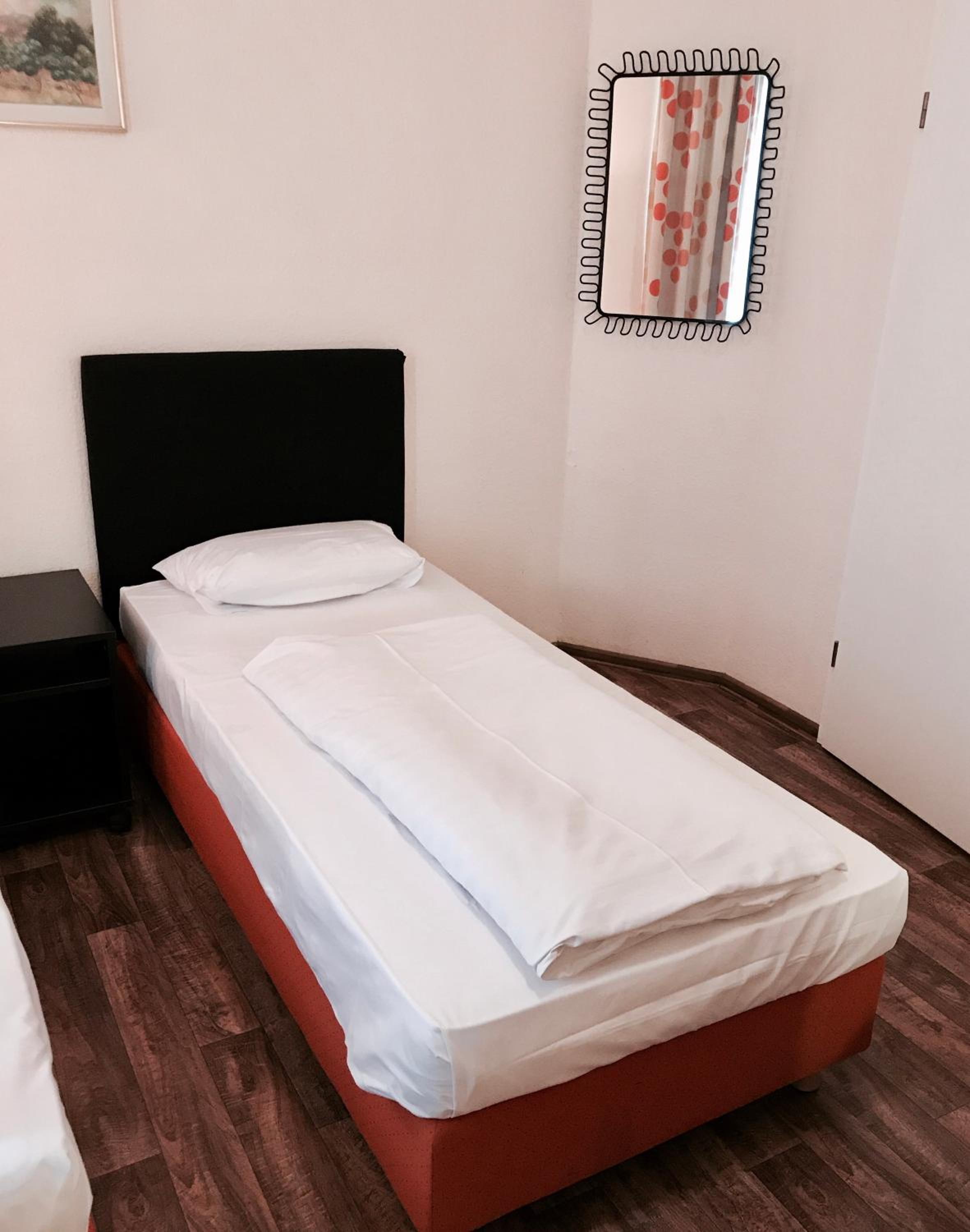 Pension Alpha - Frankfurt City Central Station - Property Image 2