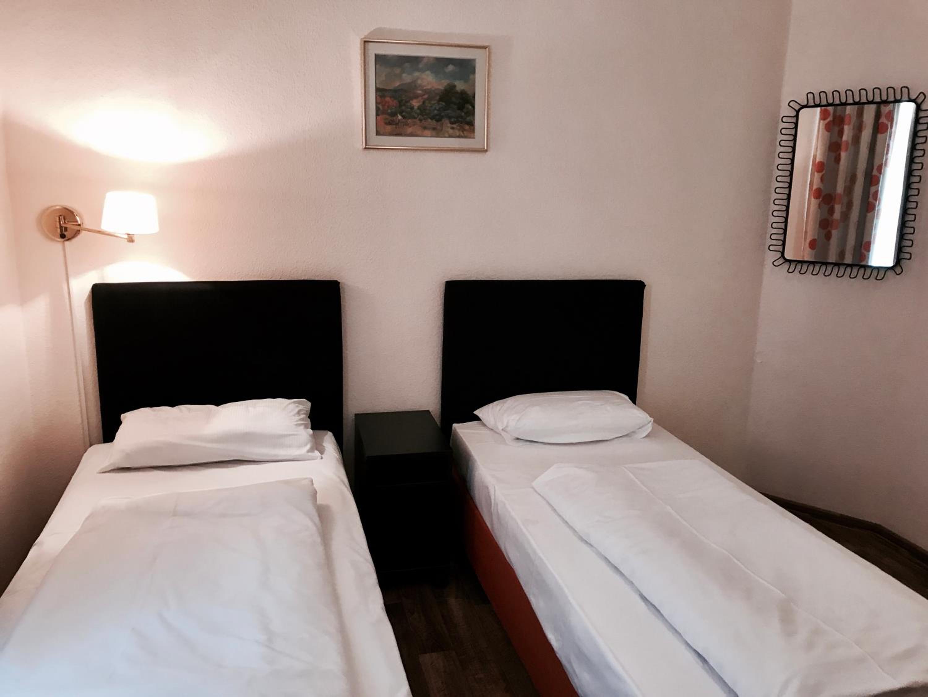 Pension Alpha - Frankfurt City Central Station - Property Image 14