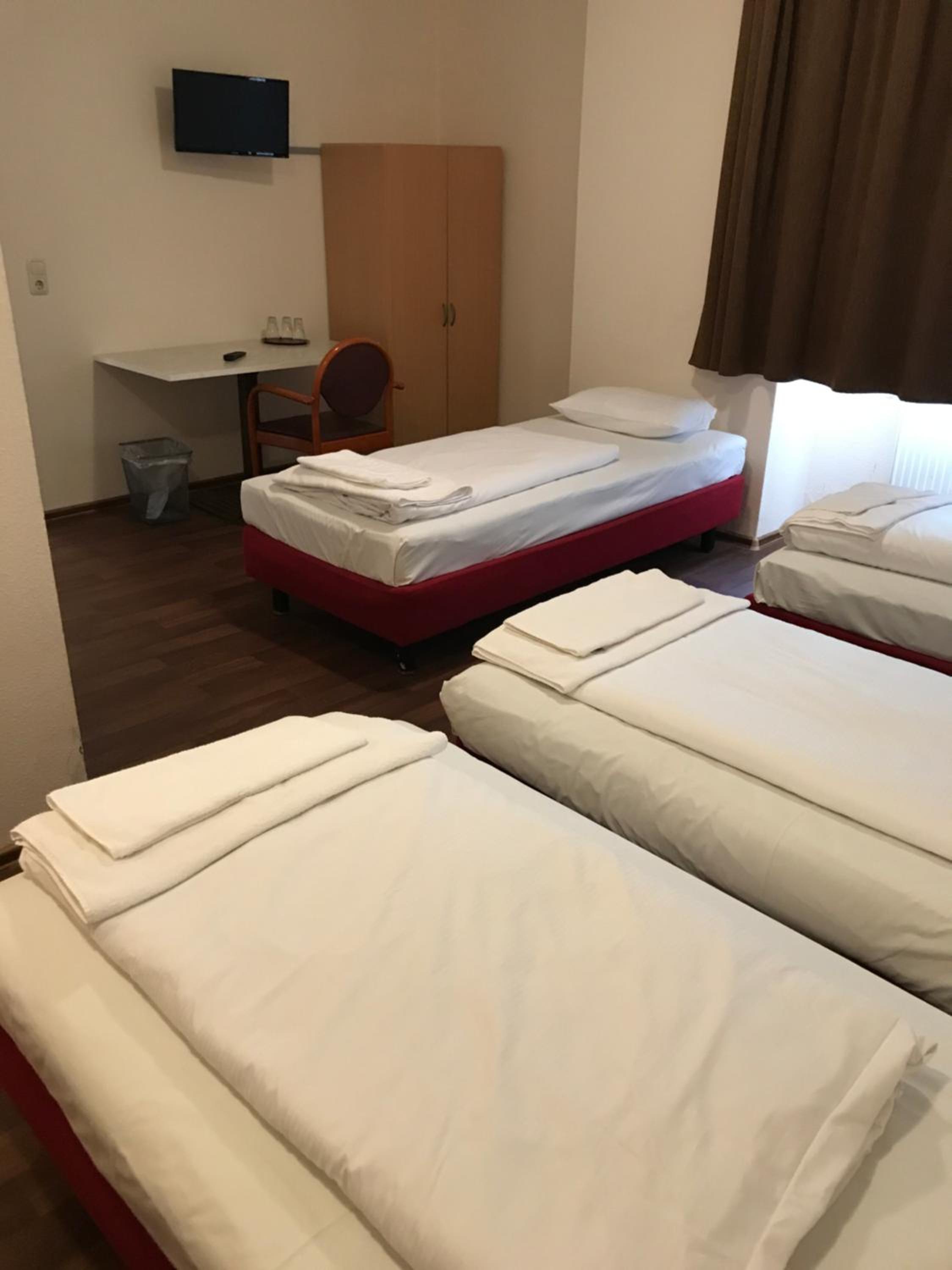 Pension Alpha - Frankfurt City Central Station - Property Image 5