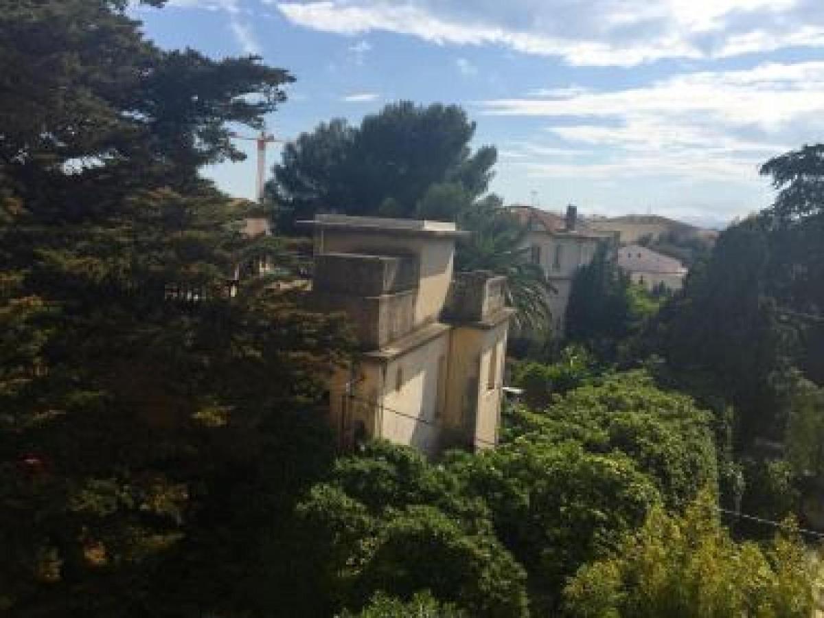Pleasant 2 Bed Apartment in the calm Palm Beach area of Cannes with beaches nearby on all sides 1525 view 5