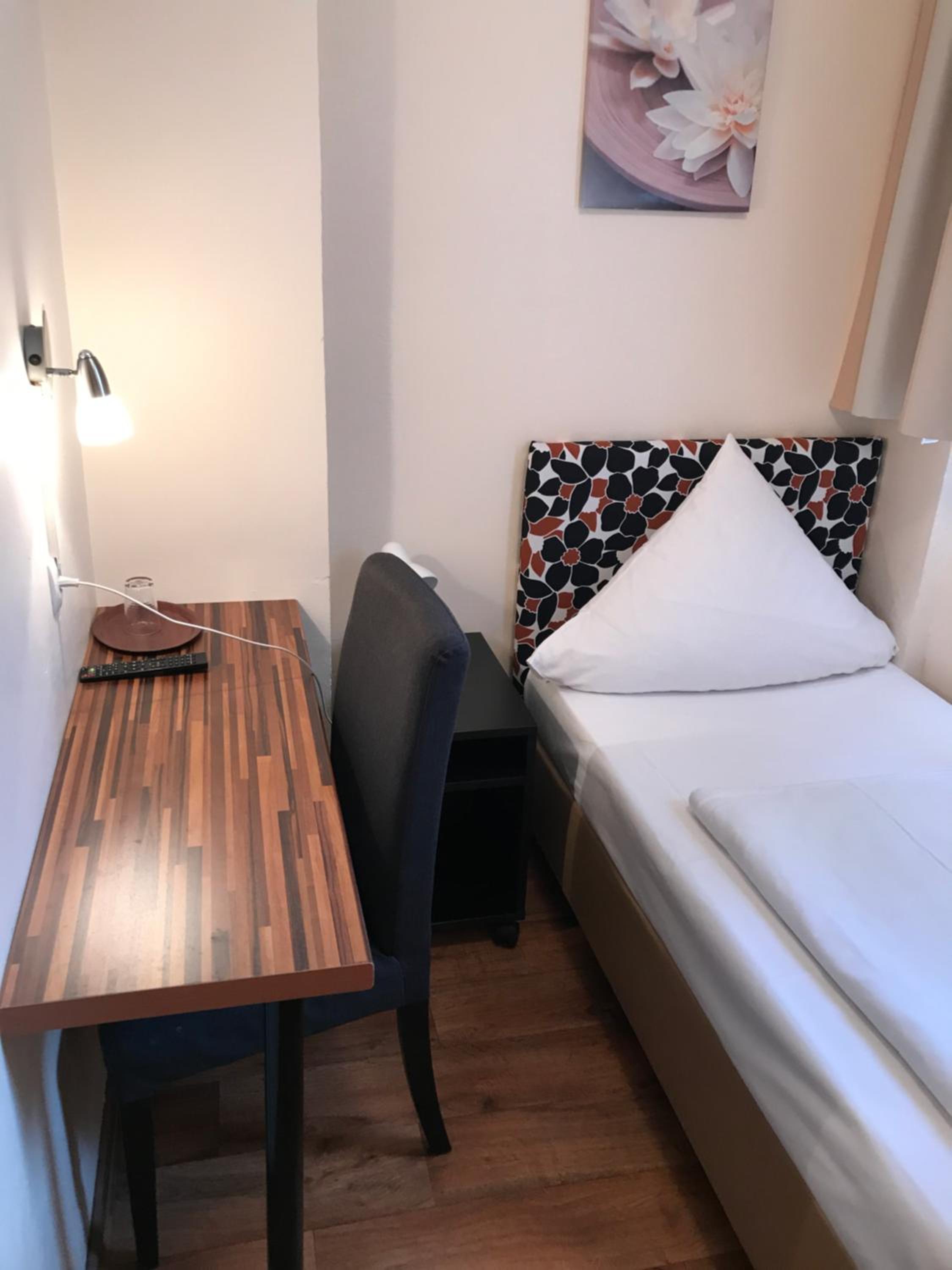 Pension Alpha - Frankfurt City Central Station - Property Image 9