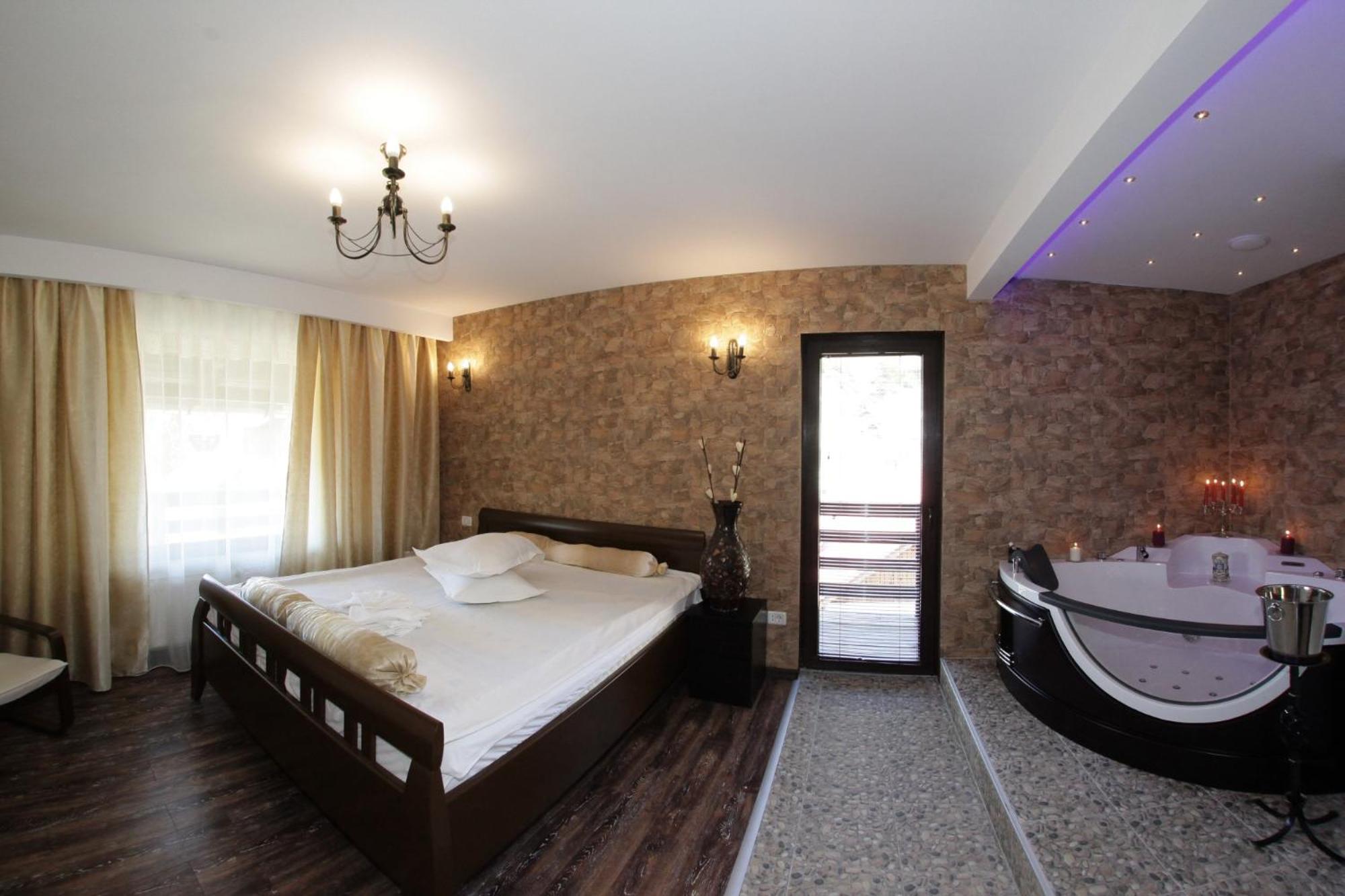 Pension Casa Wenge - Jacuzzi Room view 2