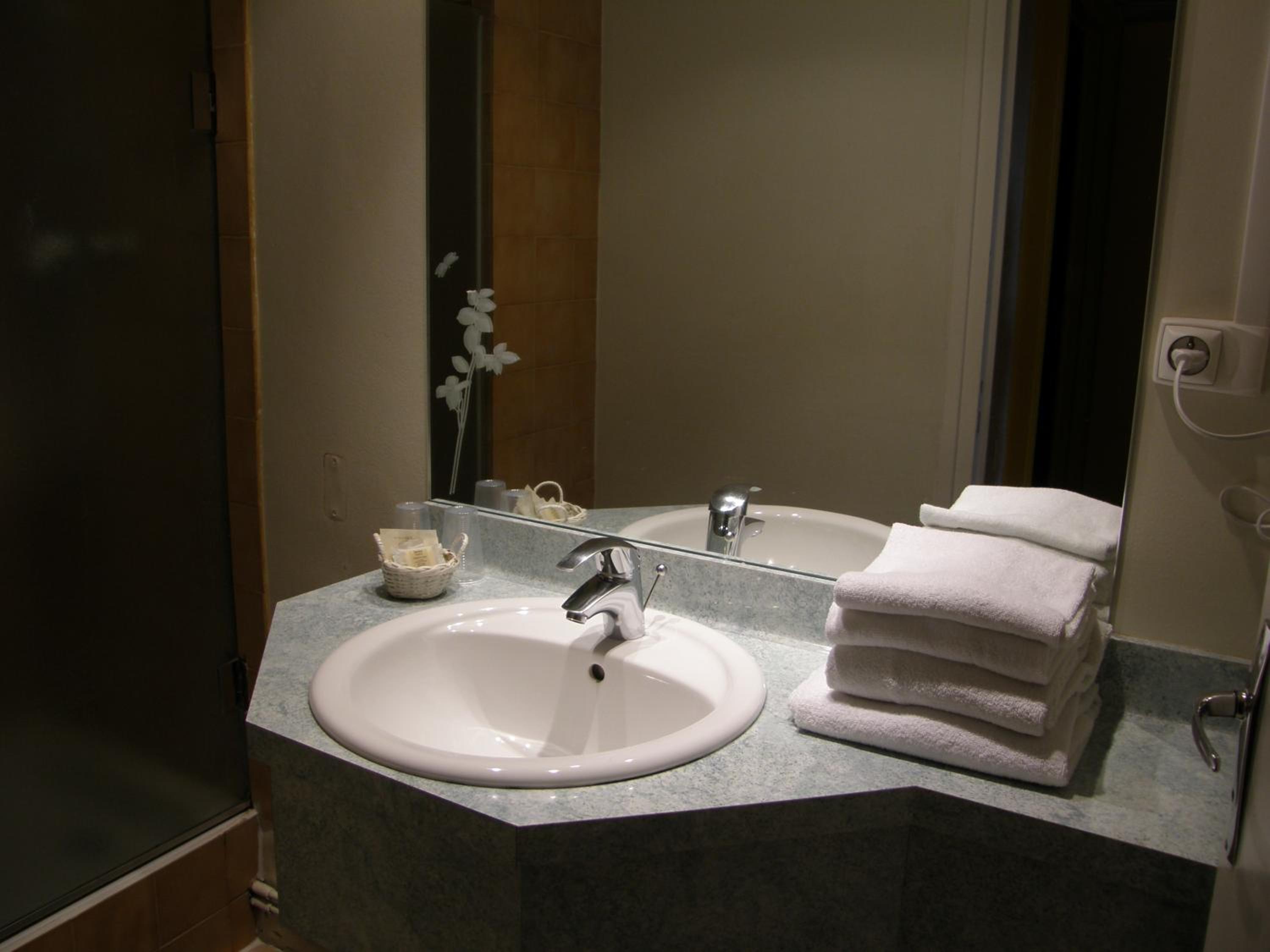 Logis Hotel L'ange Couronne, photo 5