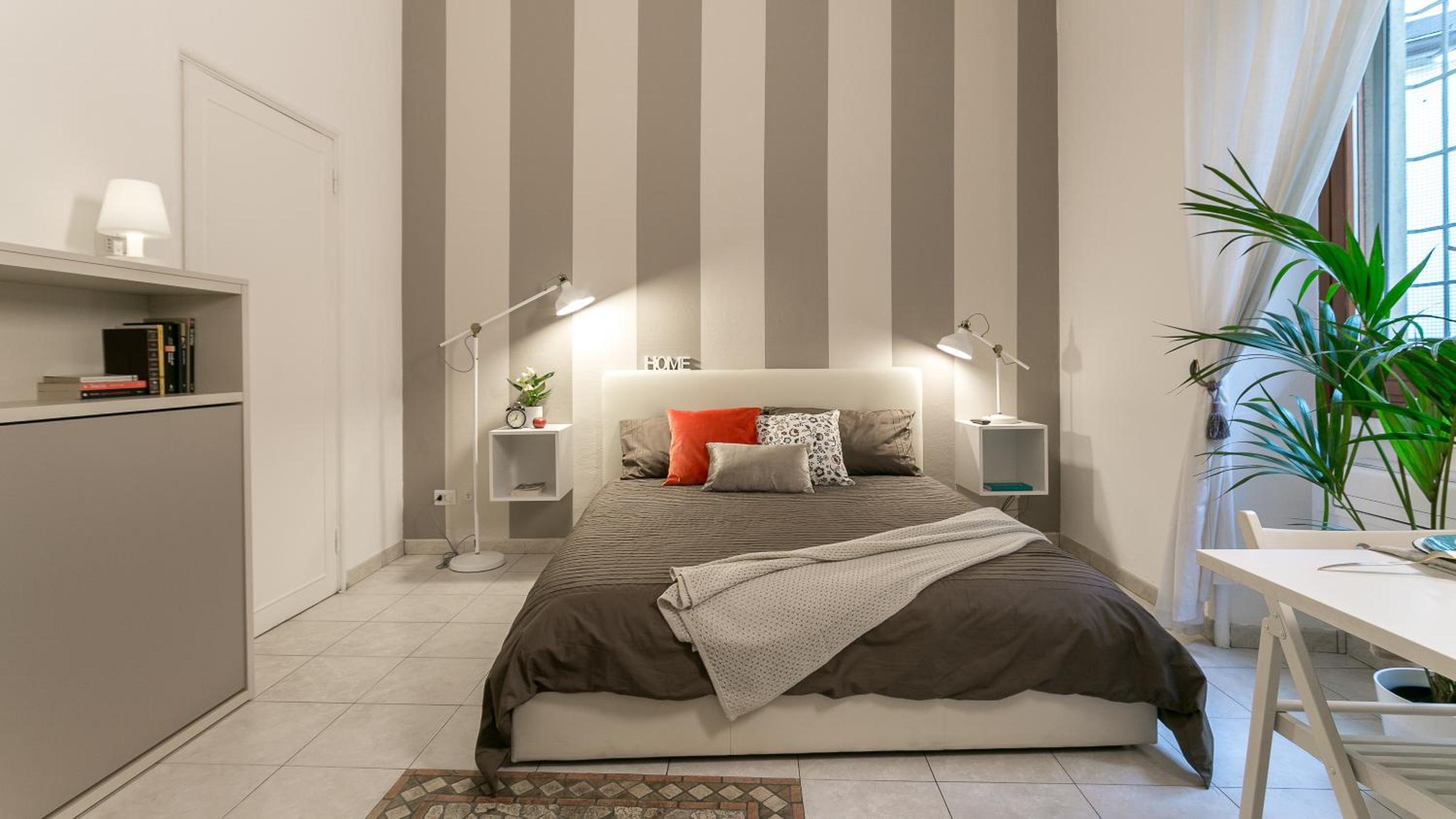 Next Stop - Central Station en Milan — hotel room