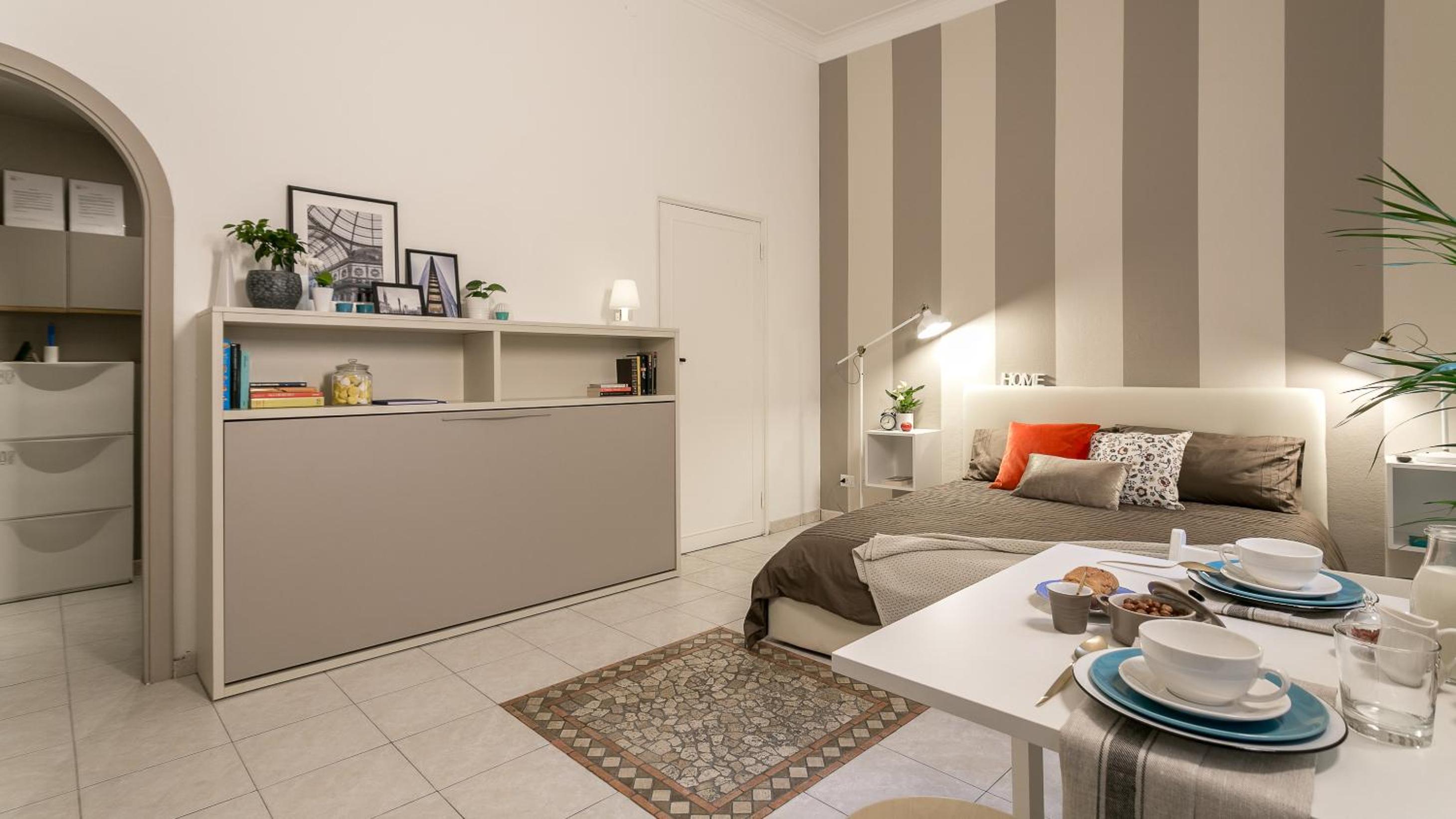 Next Stop - Central Station en Milan — hotel room