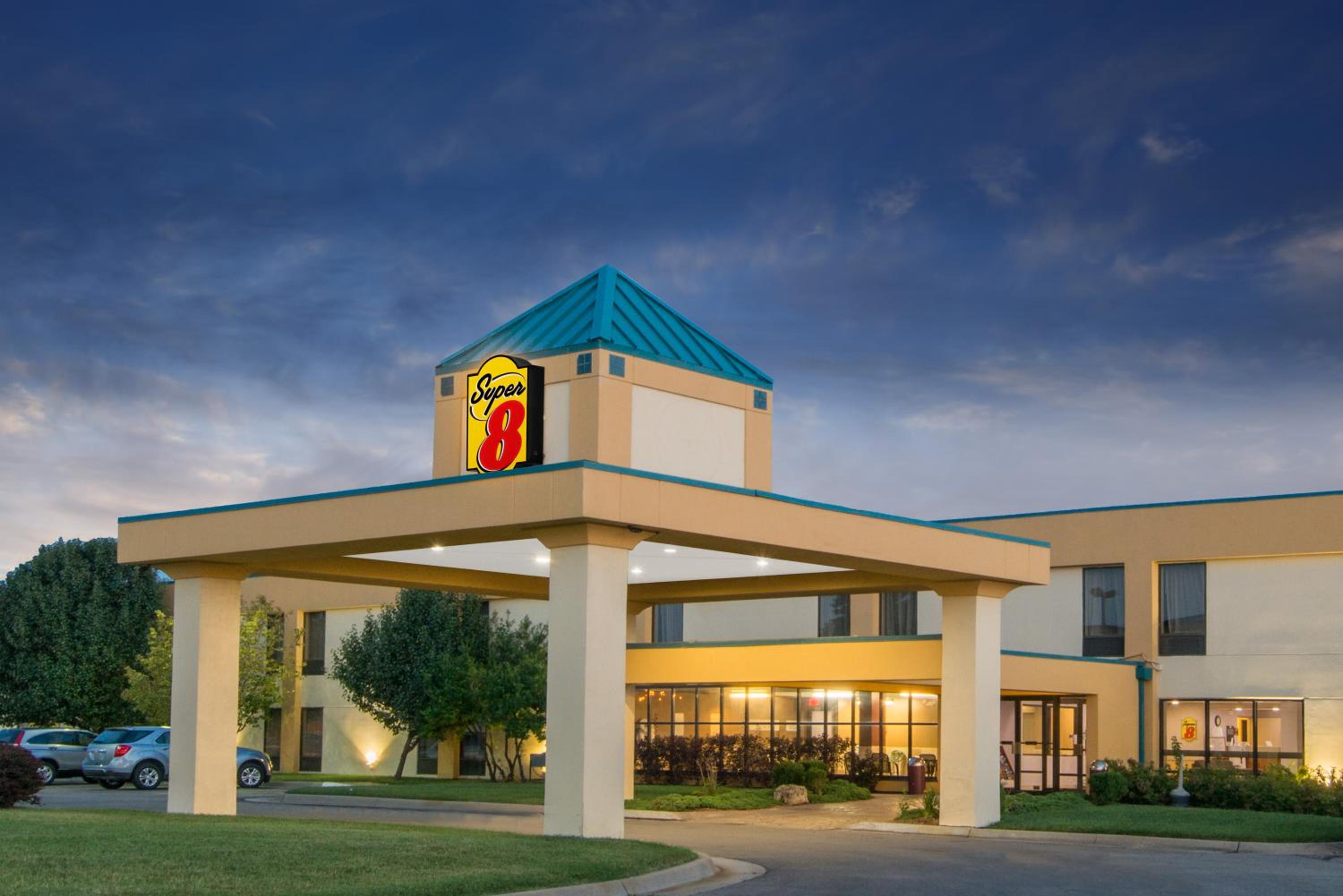 Super 8 by Wyndham Wichita South, Photo 14